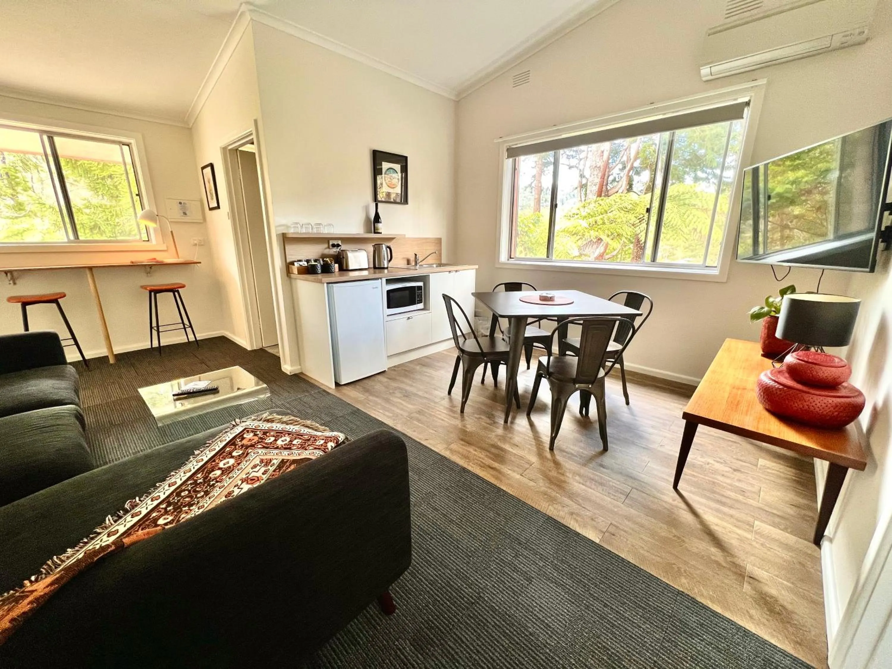Kitchen or kitchenette in Warburton Motel