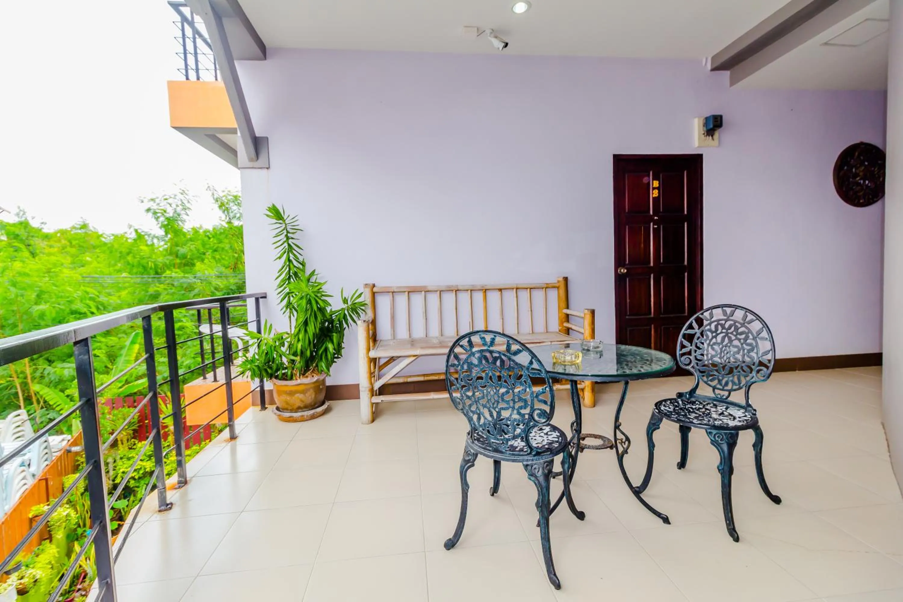 Balcony/Terrace in Baan Yuyen Karon Guesthouse