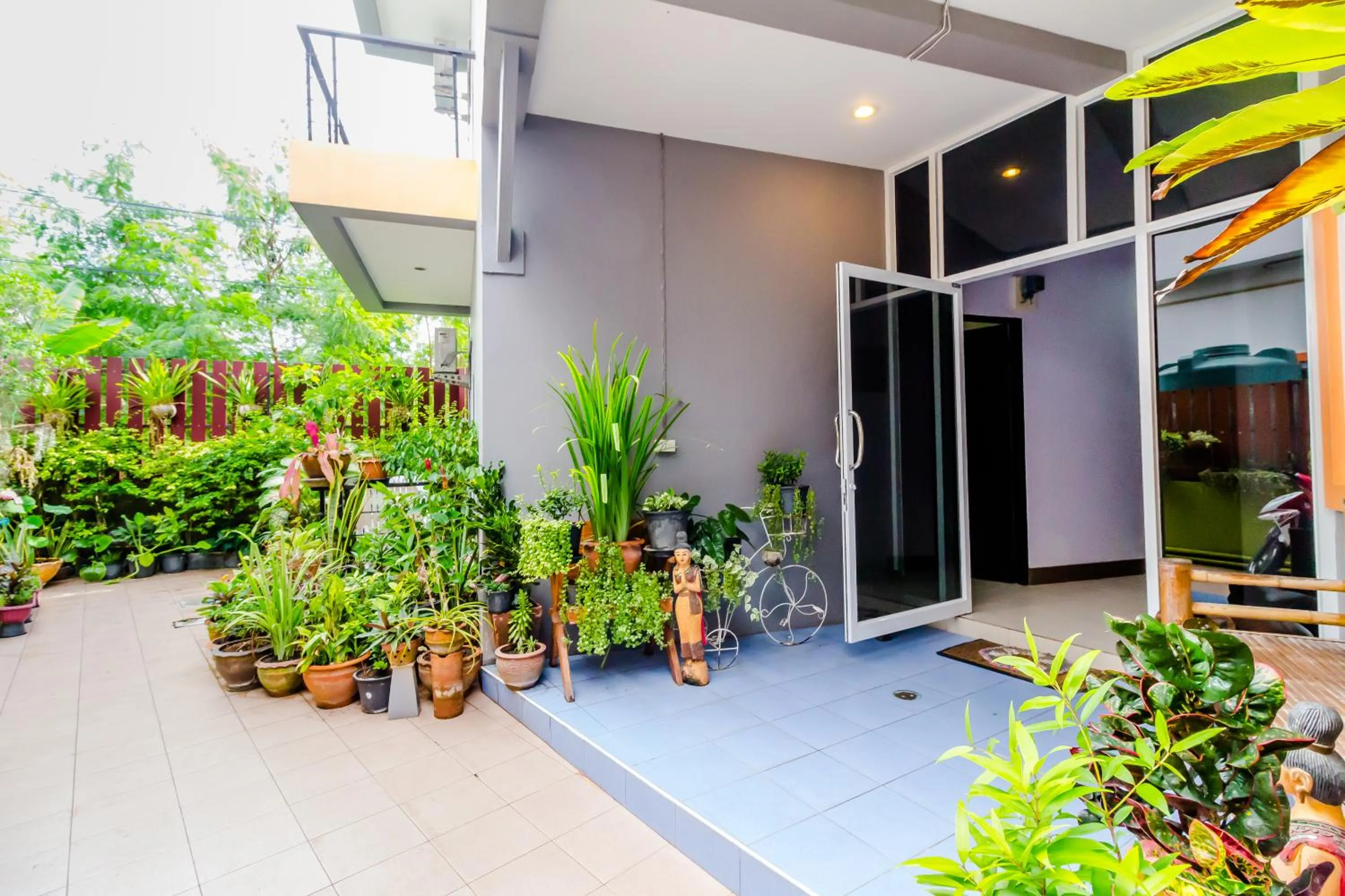 Facade/entrance in Baan Yuyen Karon Guesthouse