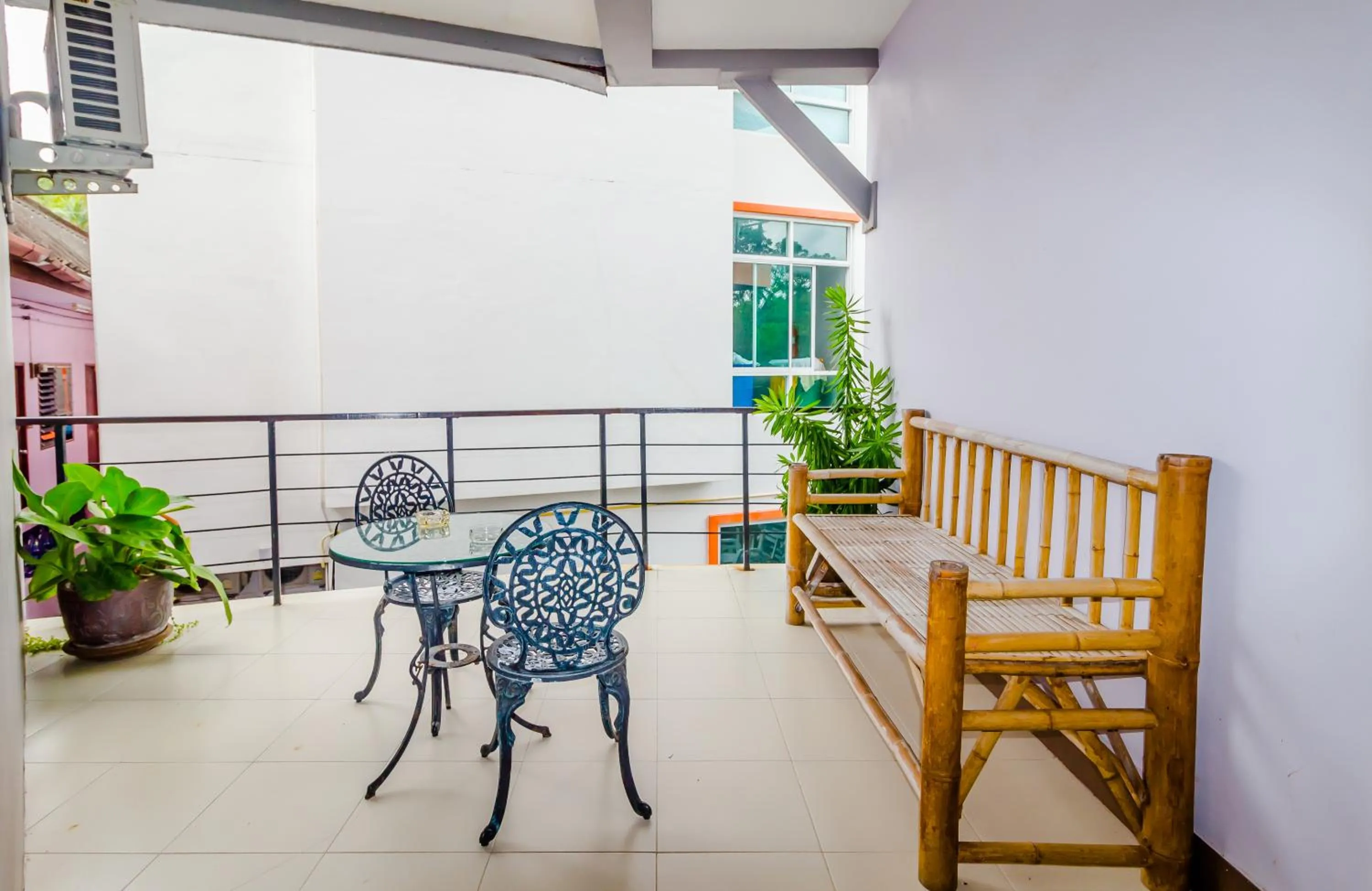 Balcony/Terrace in Baan Yuyen Karon Guesthouse