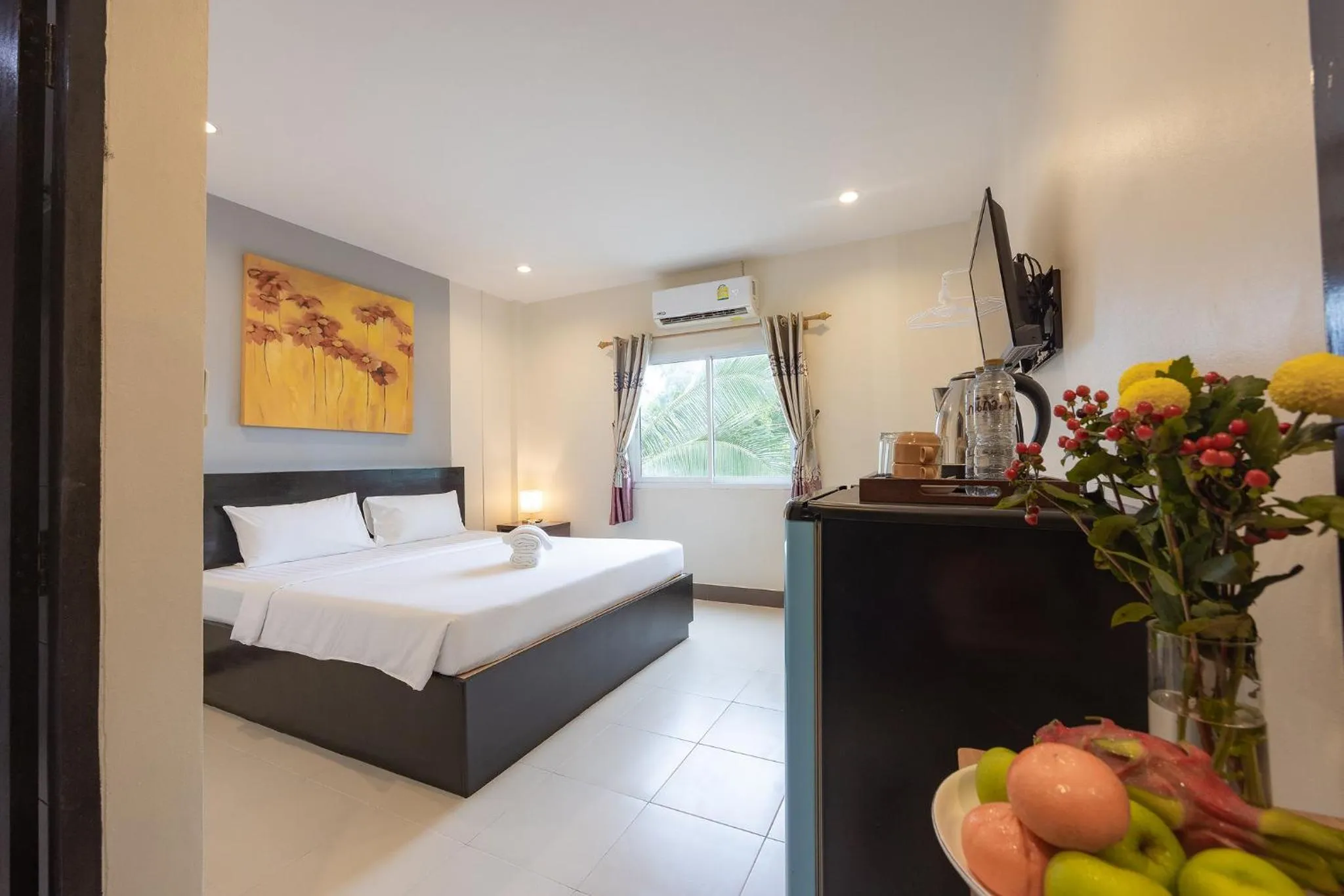 Guests, Bed in Baan Yuyen Karon Guesthouse