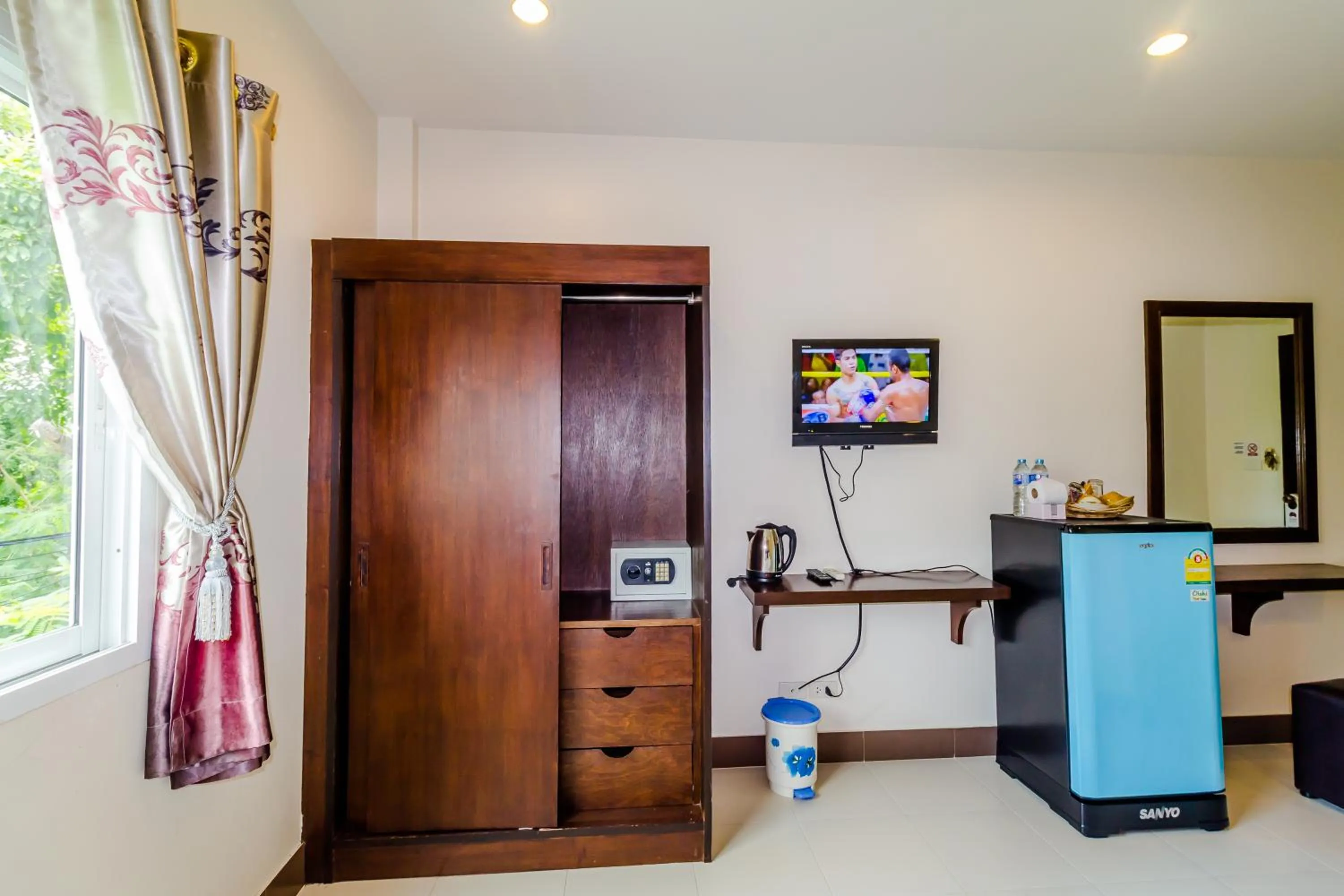 Coffee/tea facilities in Baan Yuyen Karon Guesthouse