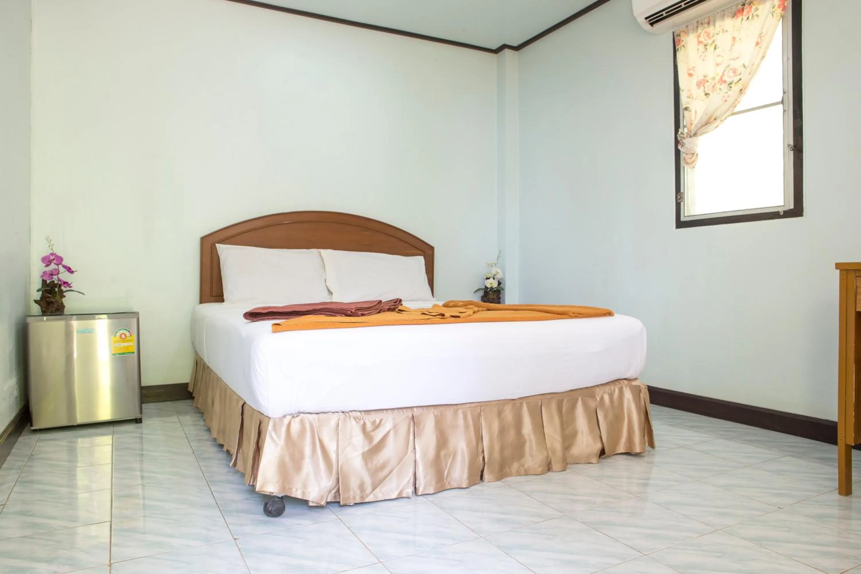 Bedroom, Bed in Lanta Coral Beach Resort