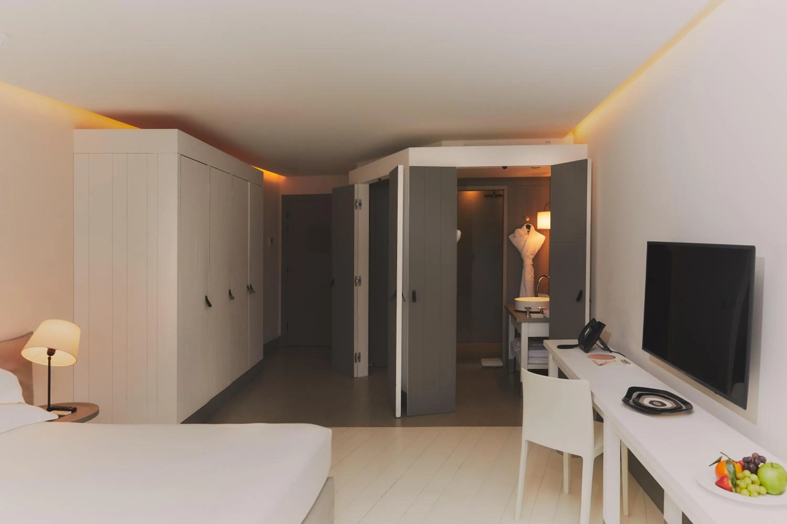 TV and multimedia, Bed in Hôtel Plage Palace & Spa