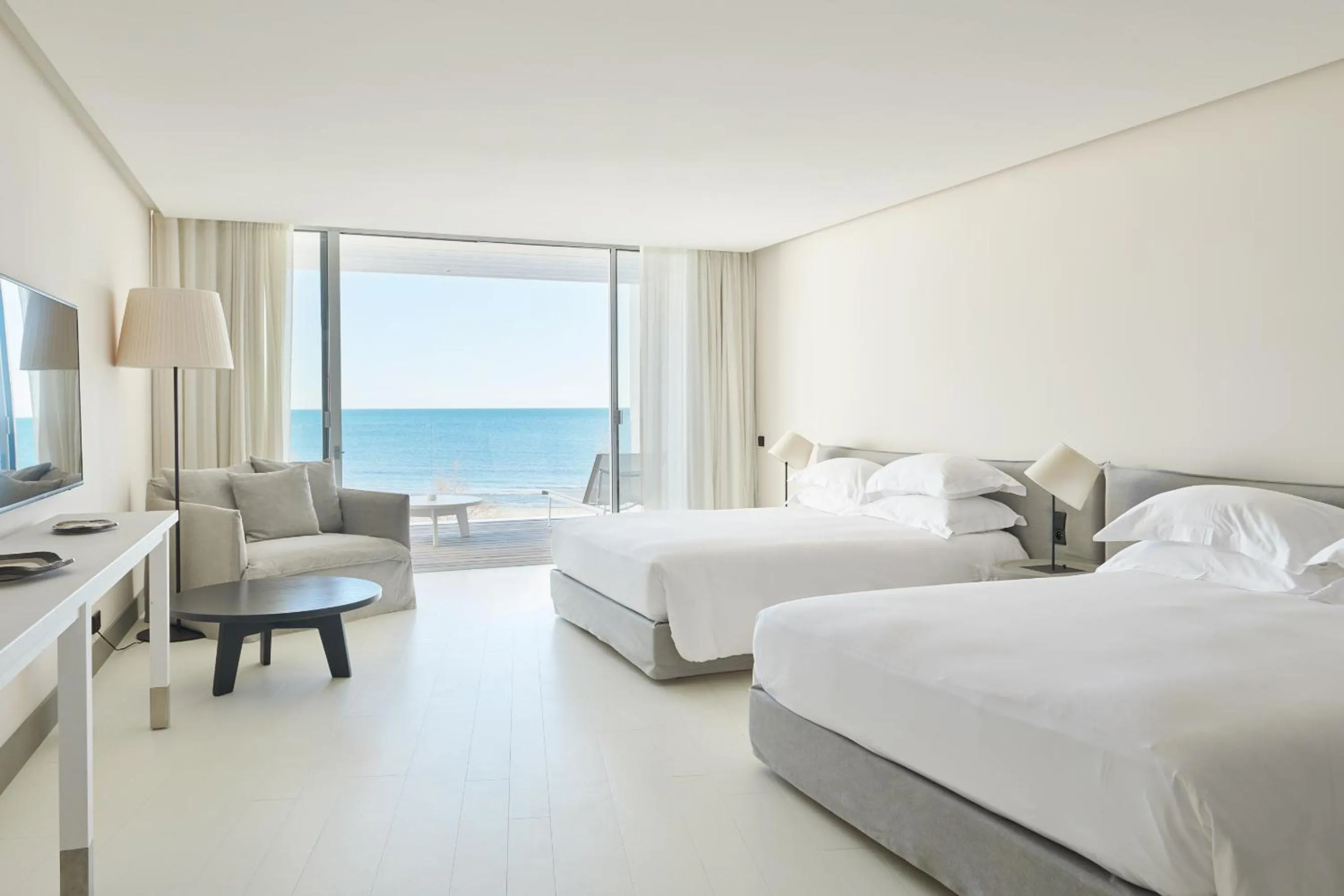 Bed in Hôtel Plage Palace & Spa