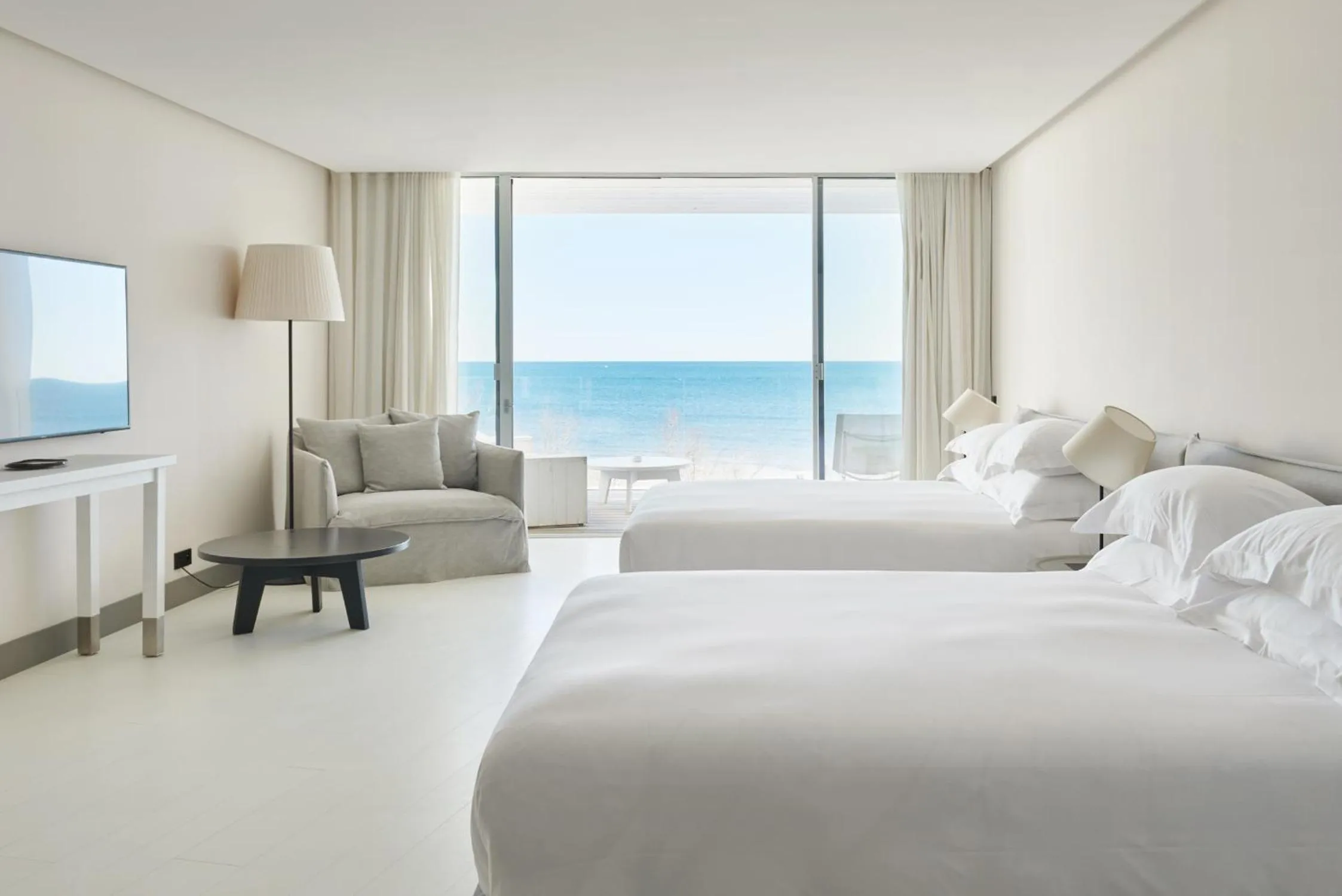 Bed in Hôtel Plage Palace & Spa