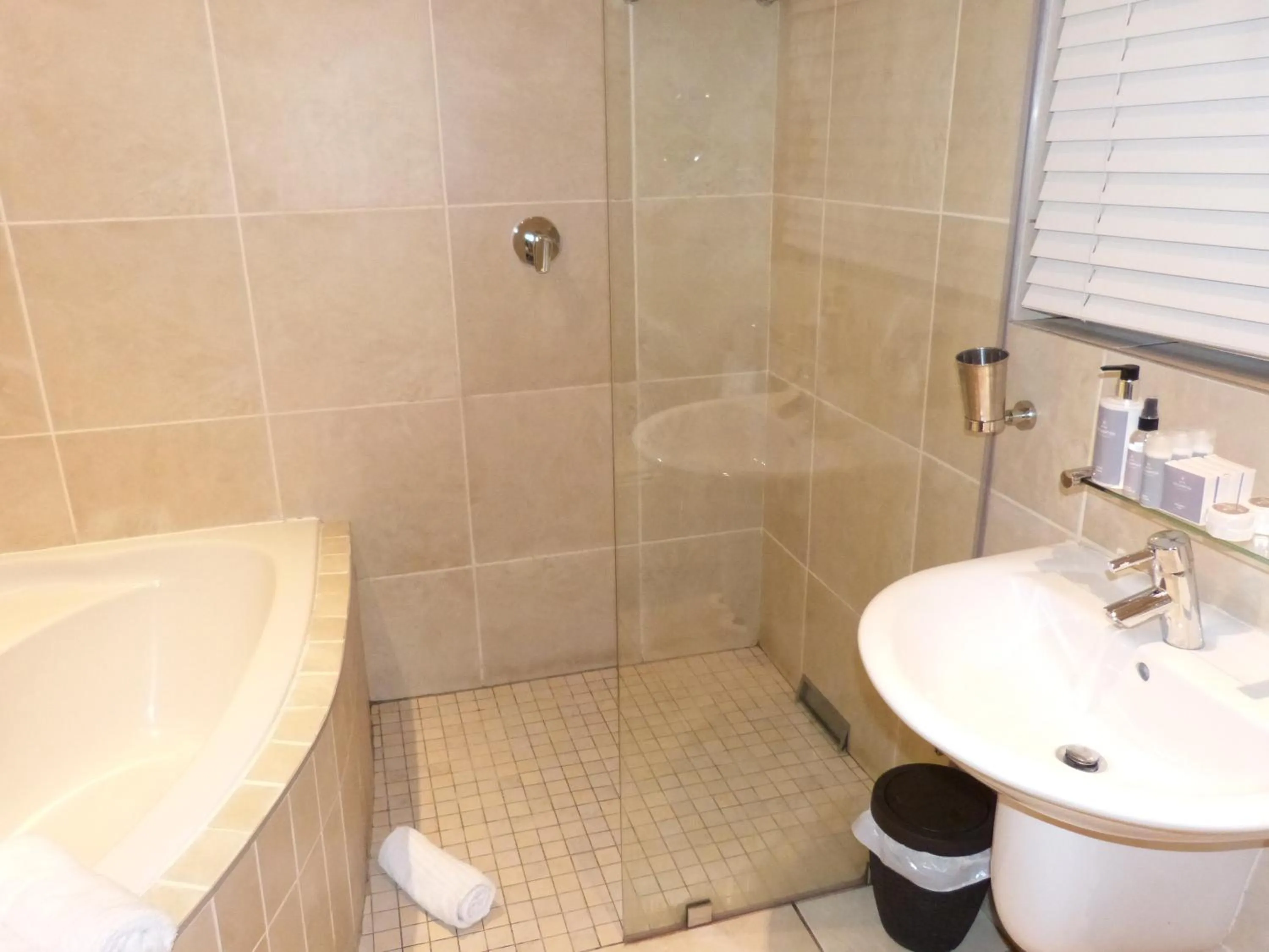 Shower in The Hampton Exclusive Guesthouse