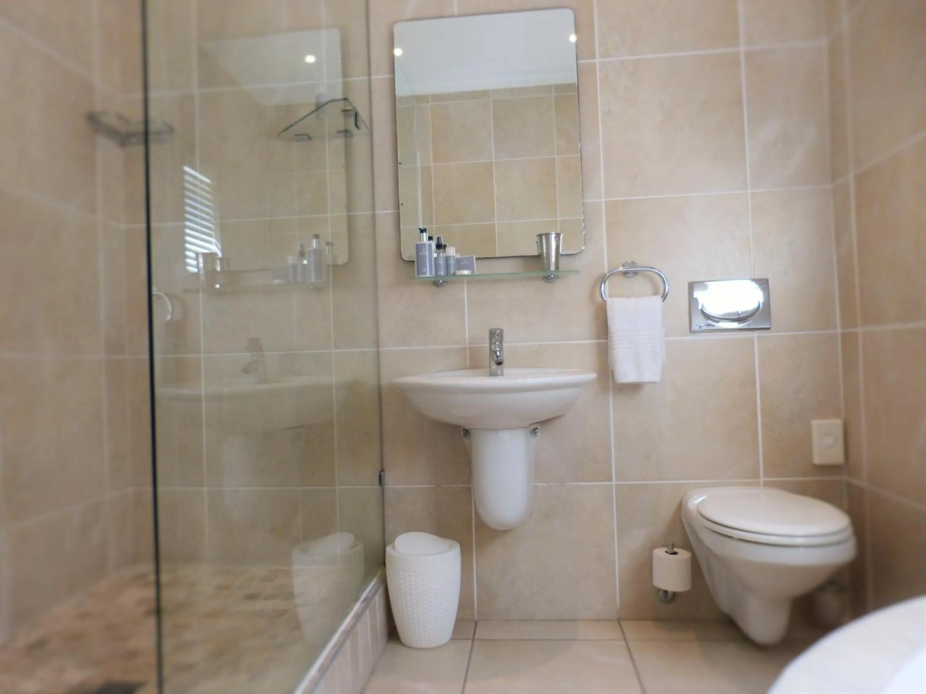 Shower in The Hampton Exclusive Guesthouse