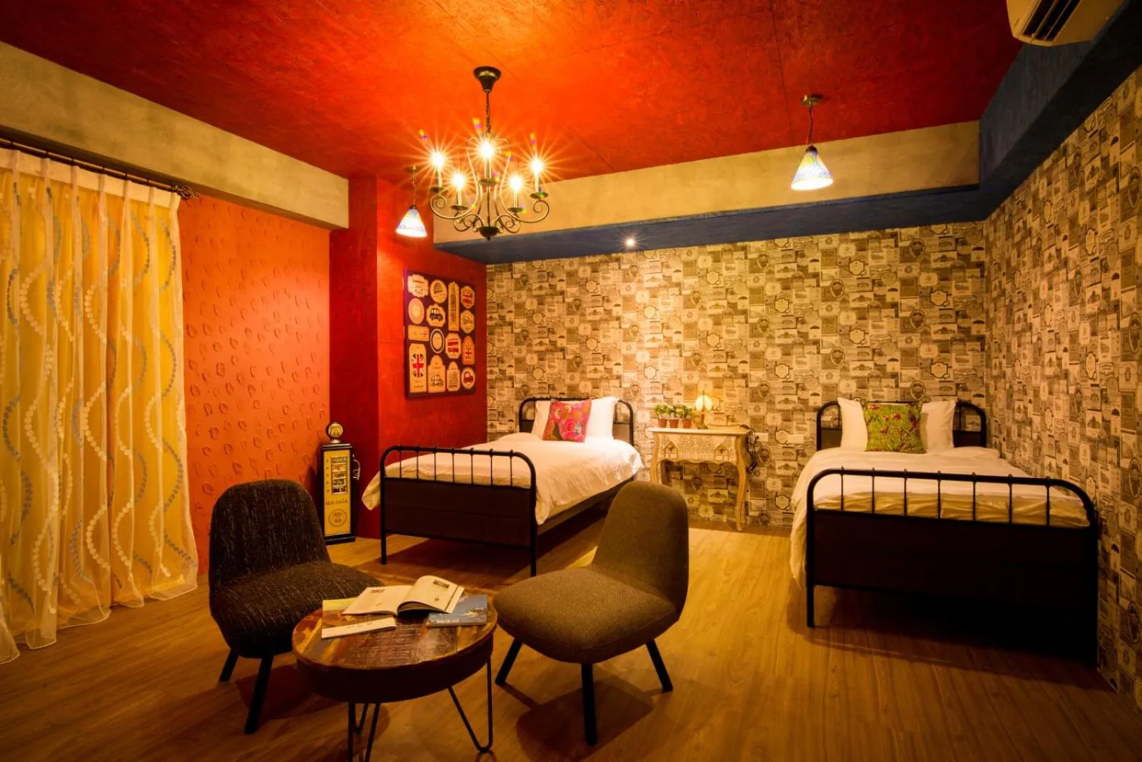 Superior Twin Room with Mountain View in Fly Inn 飛旅宿