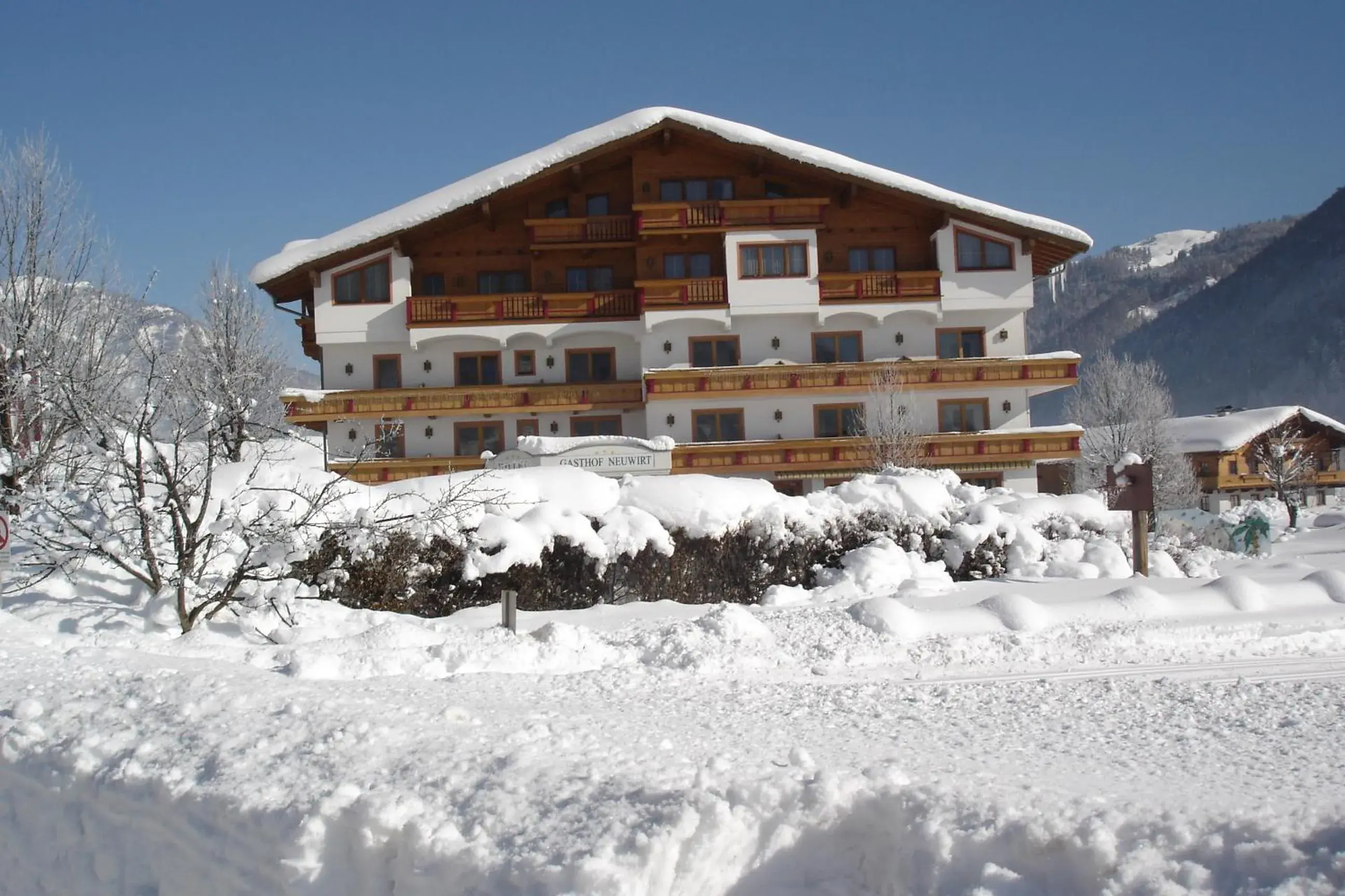 Property building, Winter in Hotel Neuwirt