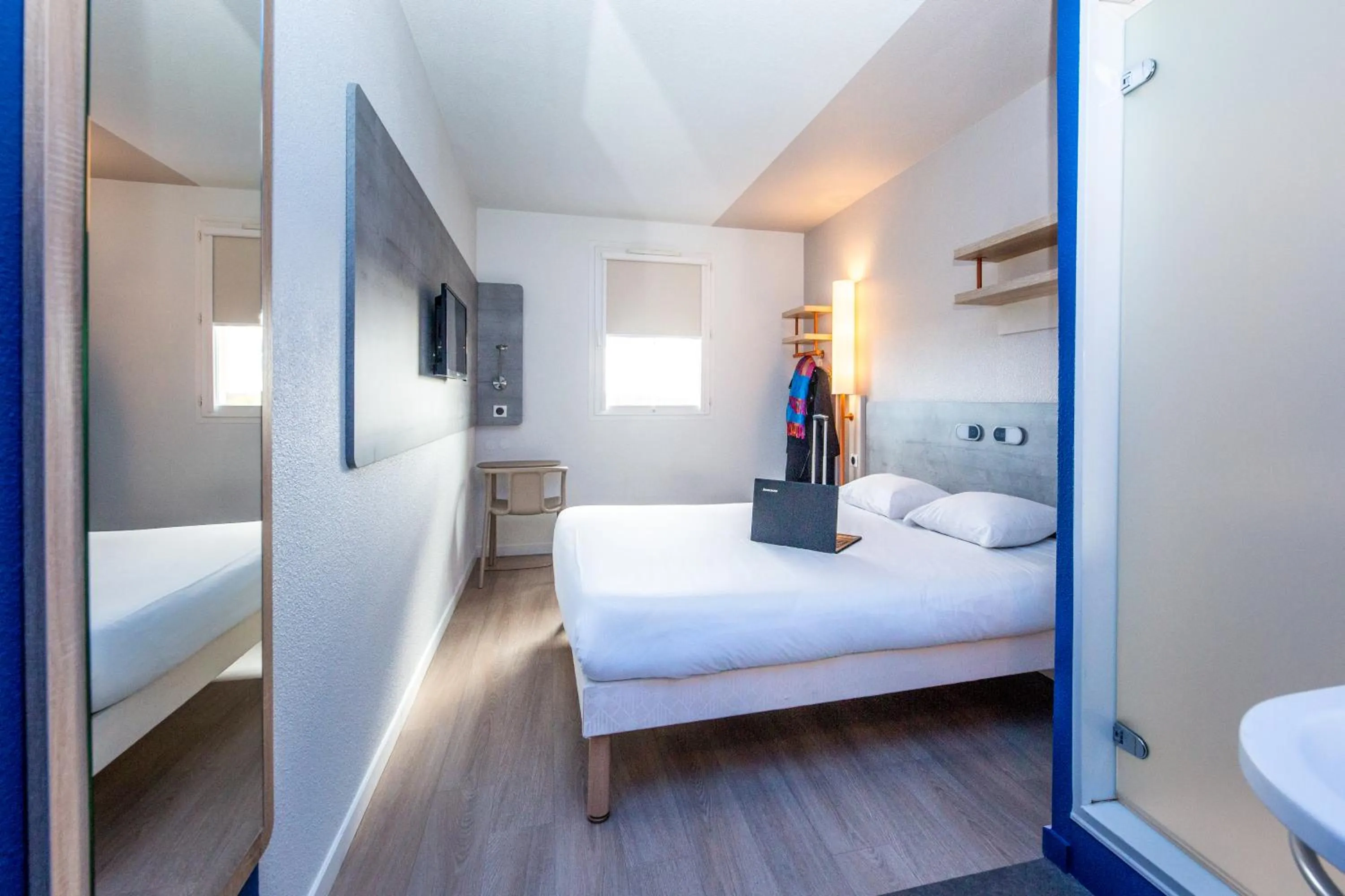 Photo of the whole room, Bed in Ibis Budget Marmande