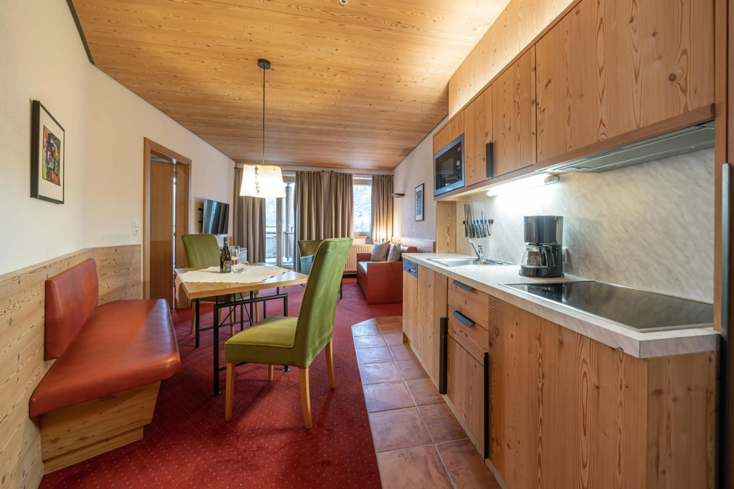 Kitchen or kitchenette in Schönblick - Gurgl B&B