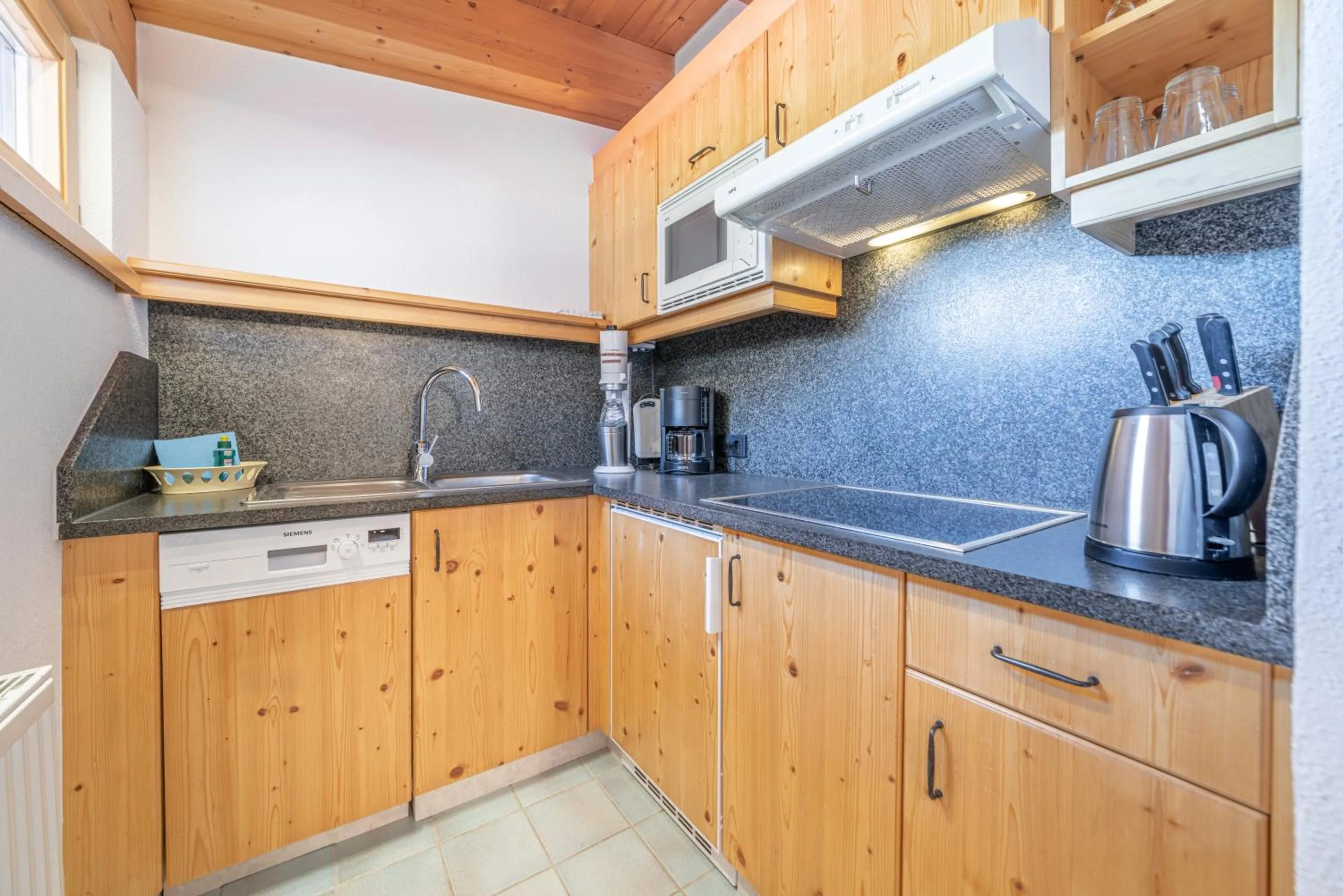 Kitchen or kitchenette in Schönblick - Gurgl B&B