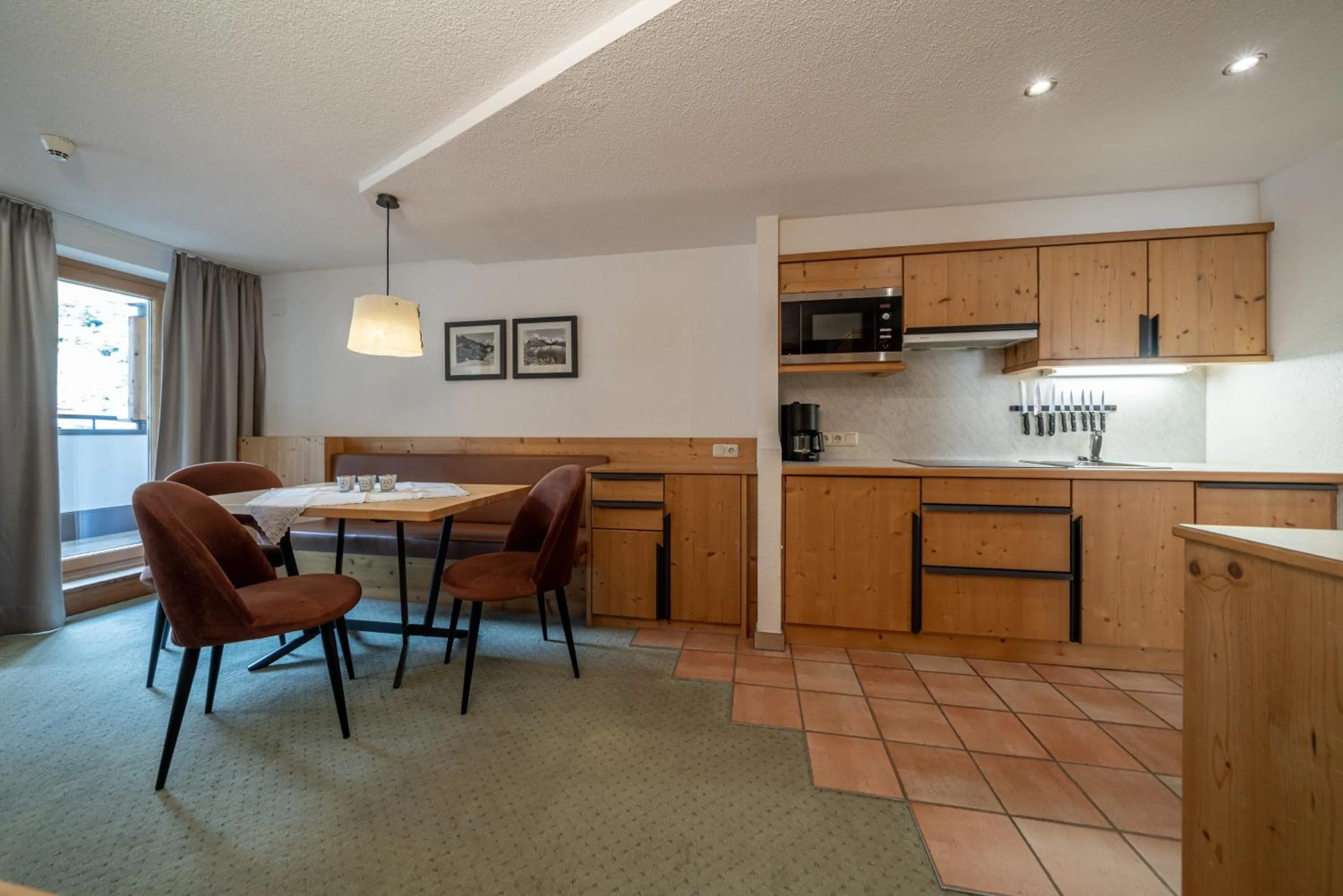 Kitchen or kitchenette in Schönblick - Gurgl B&B