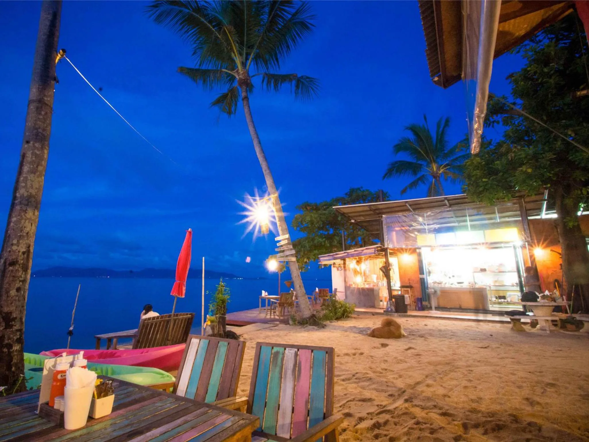 Restaurant/Places to Eat in By Beach Resort