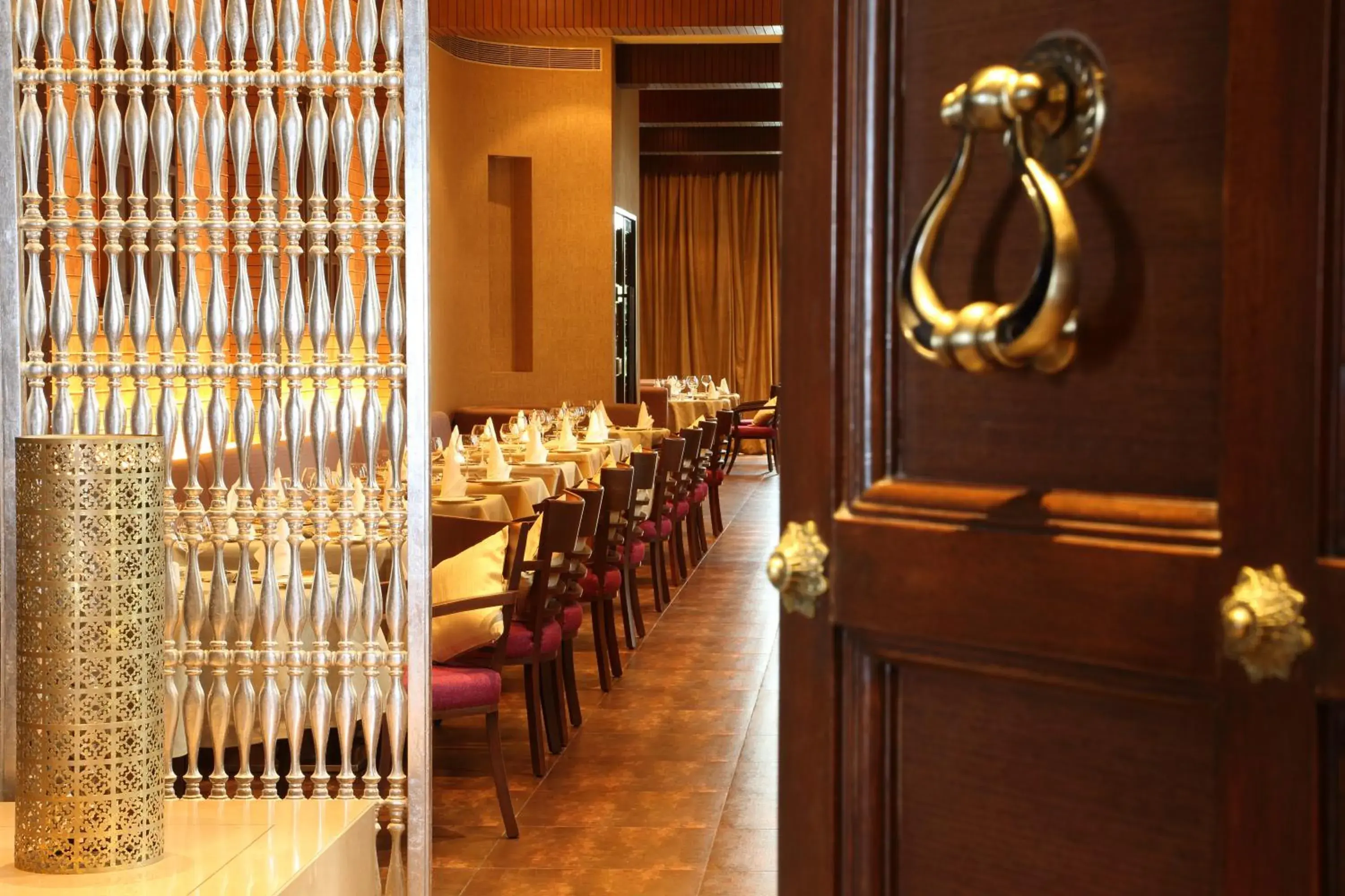 Restaurant/places to eat in Fortune Select SG Highway, Ahmedabad - Member ITC Hotels' Group Restaurant/places to eat in Fortune Select SG Highway, Ahmedabad - Member ITC Hotels' Group