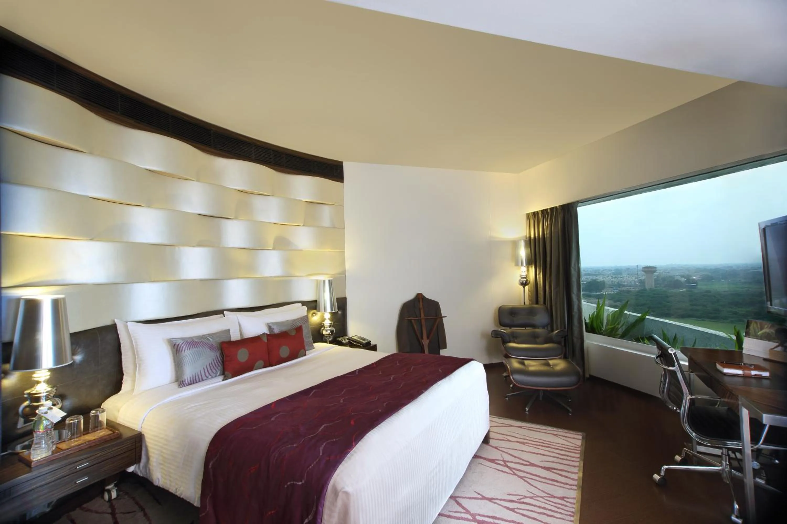 Bed in Fortune Select SG Highway, Ahmedabad - Member ITC Hotels' Group