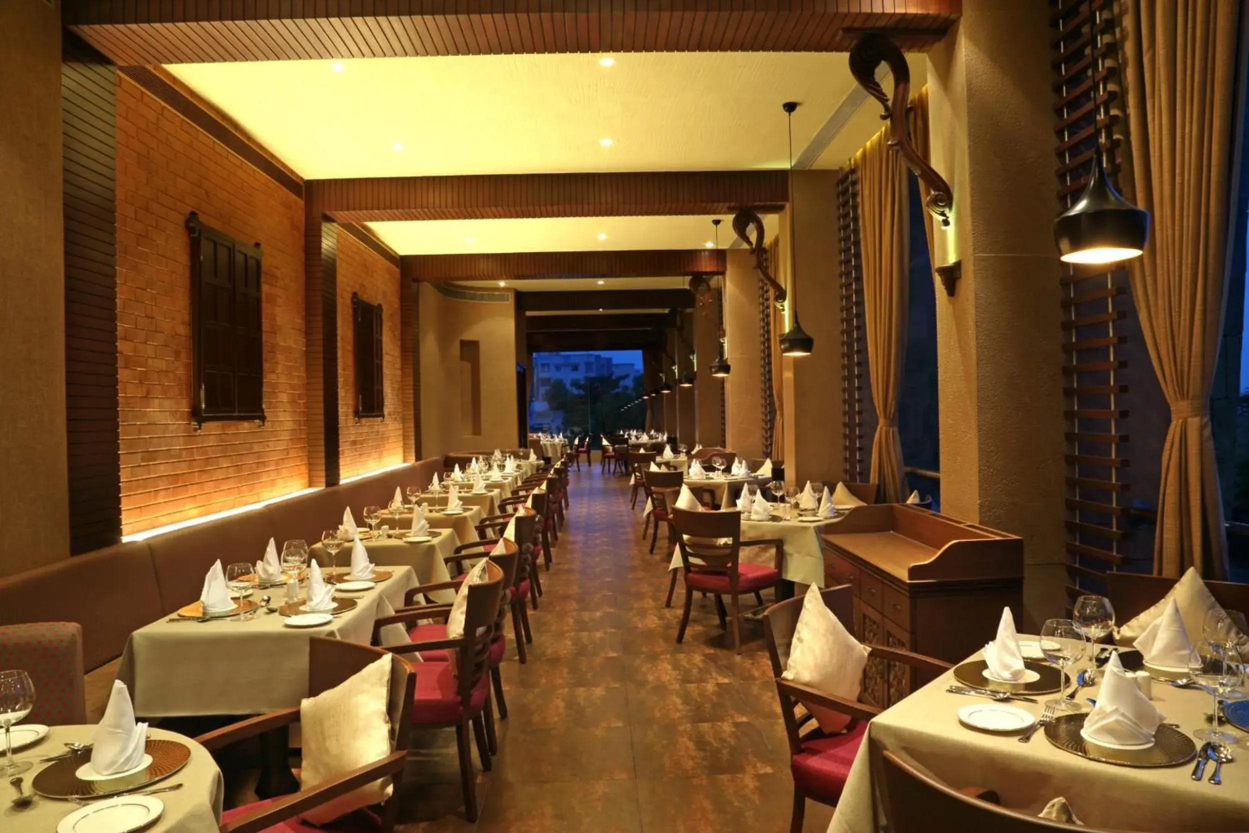 Restaurant/places to eat in Fortune Select SG Highway, Ahmedabad - Member ITC Hotels' Group Restaurant/places to eat in Fortune Select SG Highway, Ahmedabad - Member ITC Hotels' Group