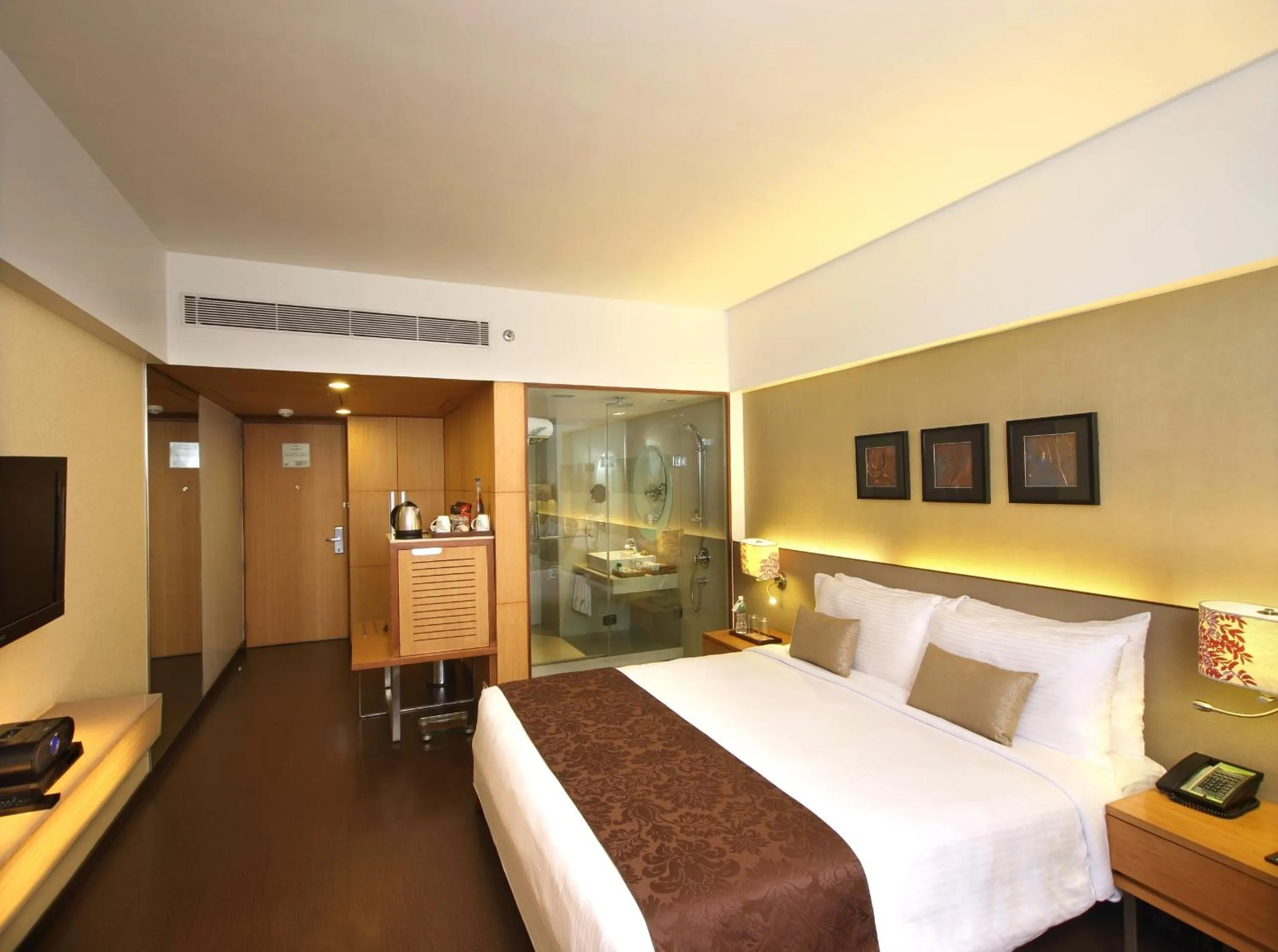 Bed in Fortune Select SG Highway, Ahmedabad - Member ITC Hotels&#x27; Group