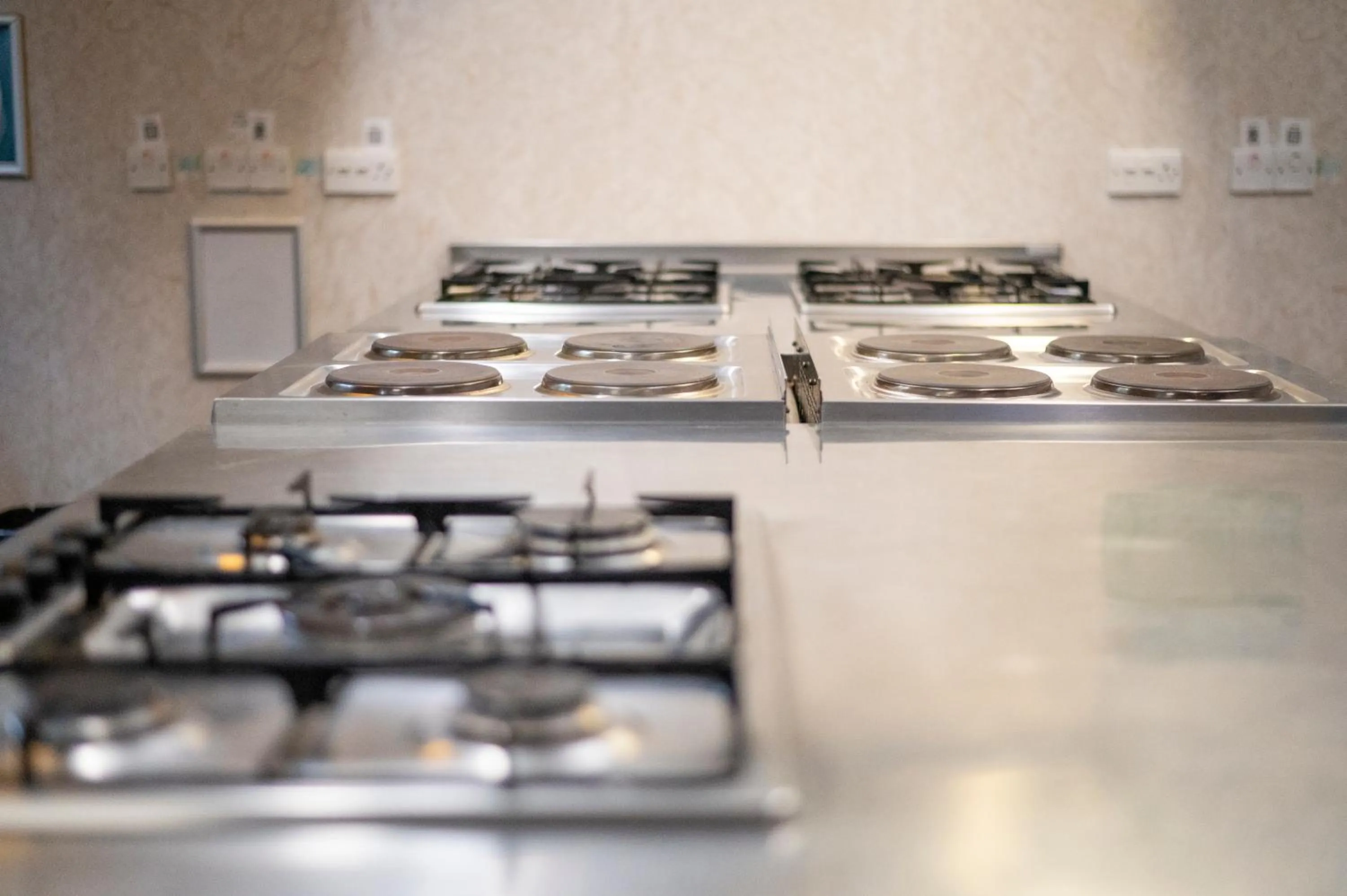 Communal kitchen in Inverness Youth Hostel