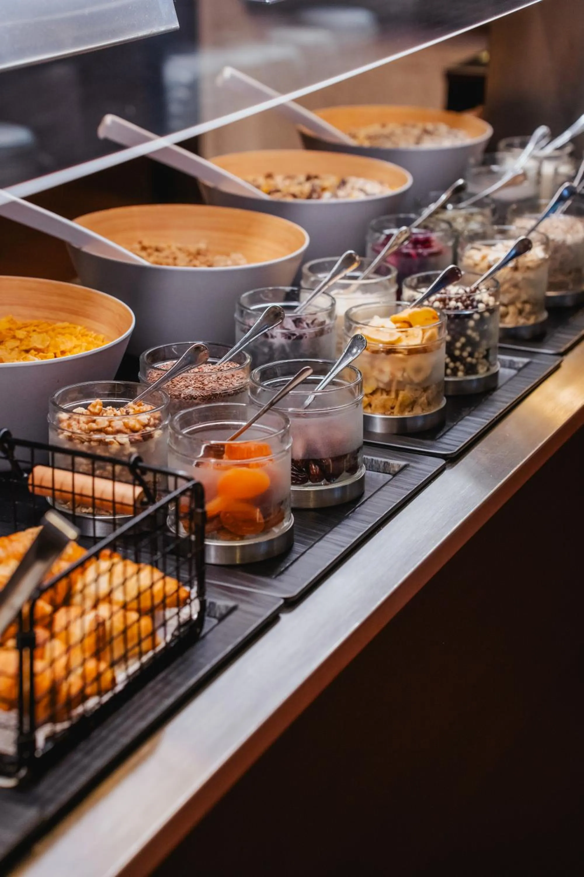 Restaurant/places to eat in CONTEL Hotel