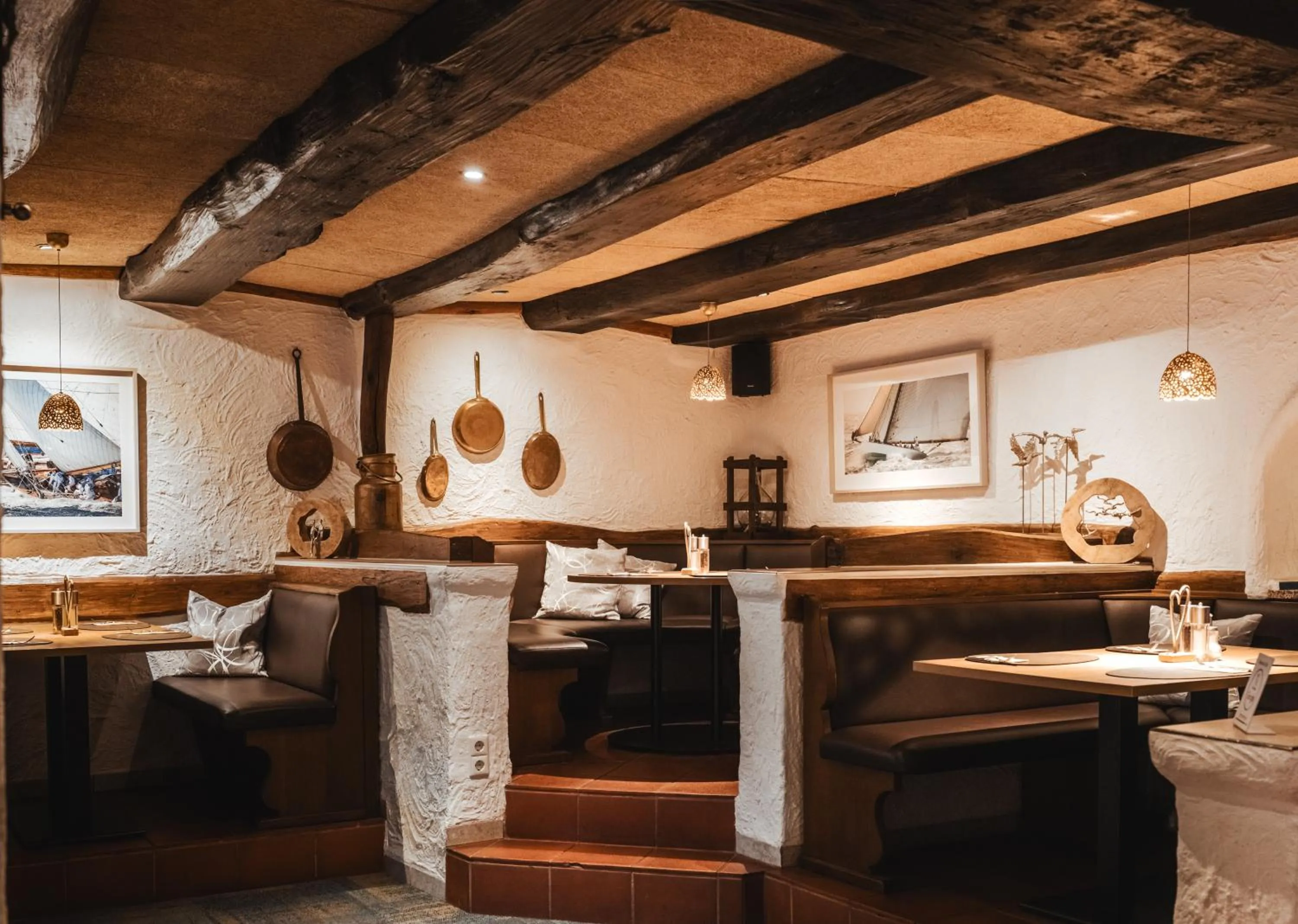 Restaurant/places to eat in CONTEL Hotel