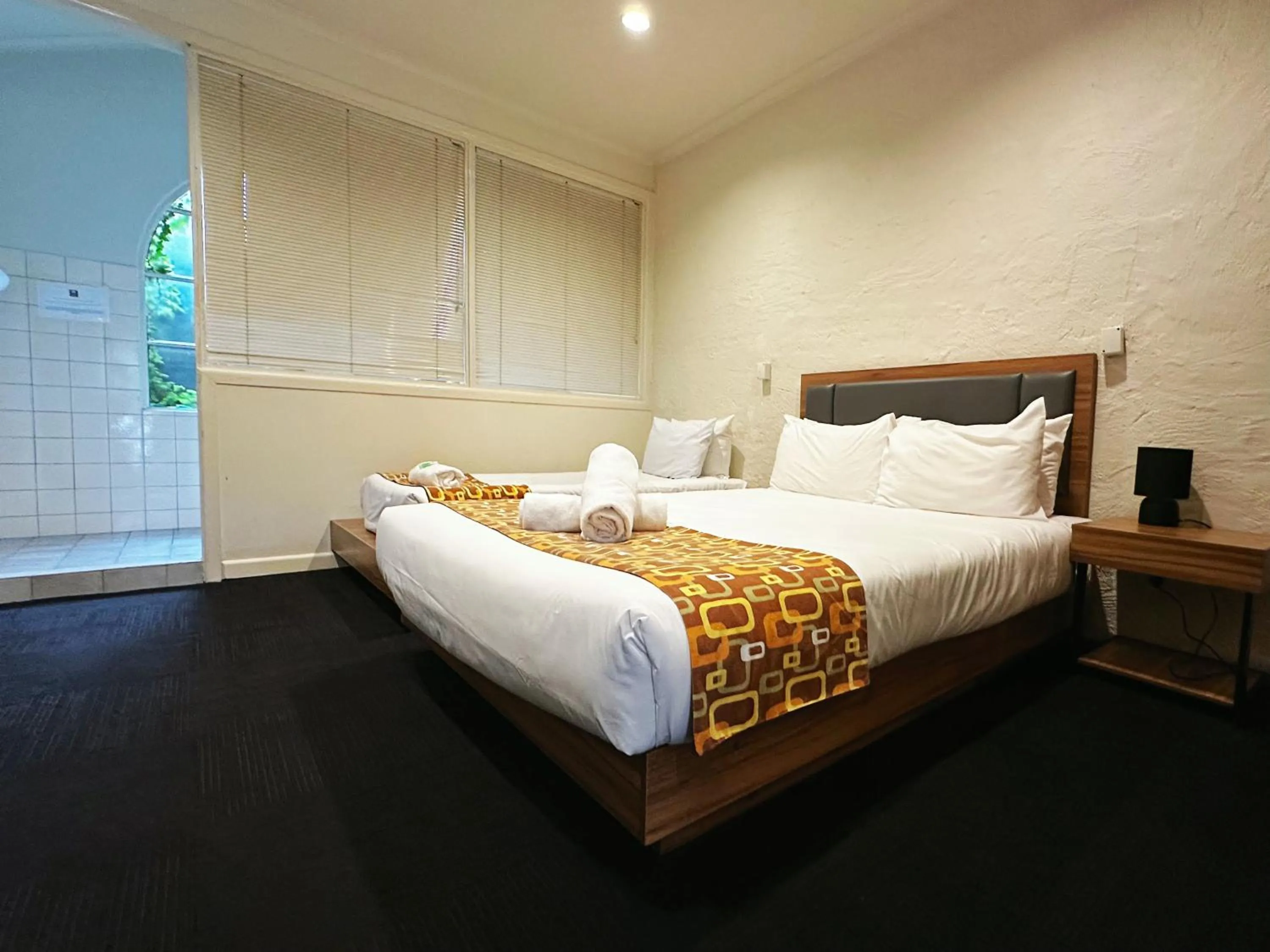 Bed in Greensborough Motel