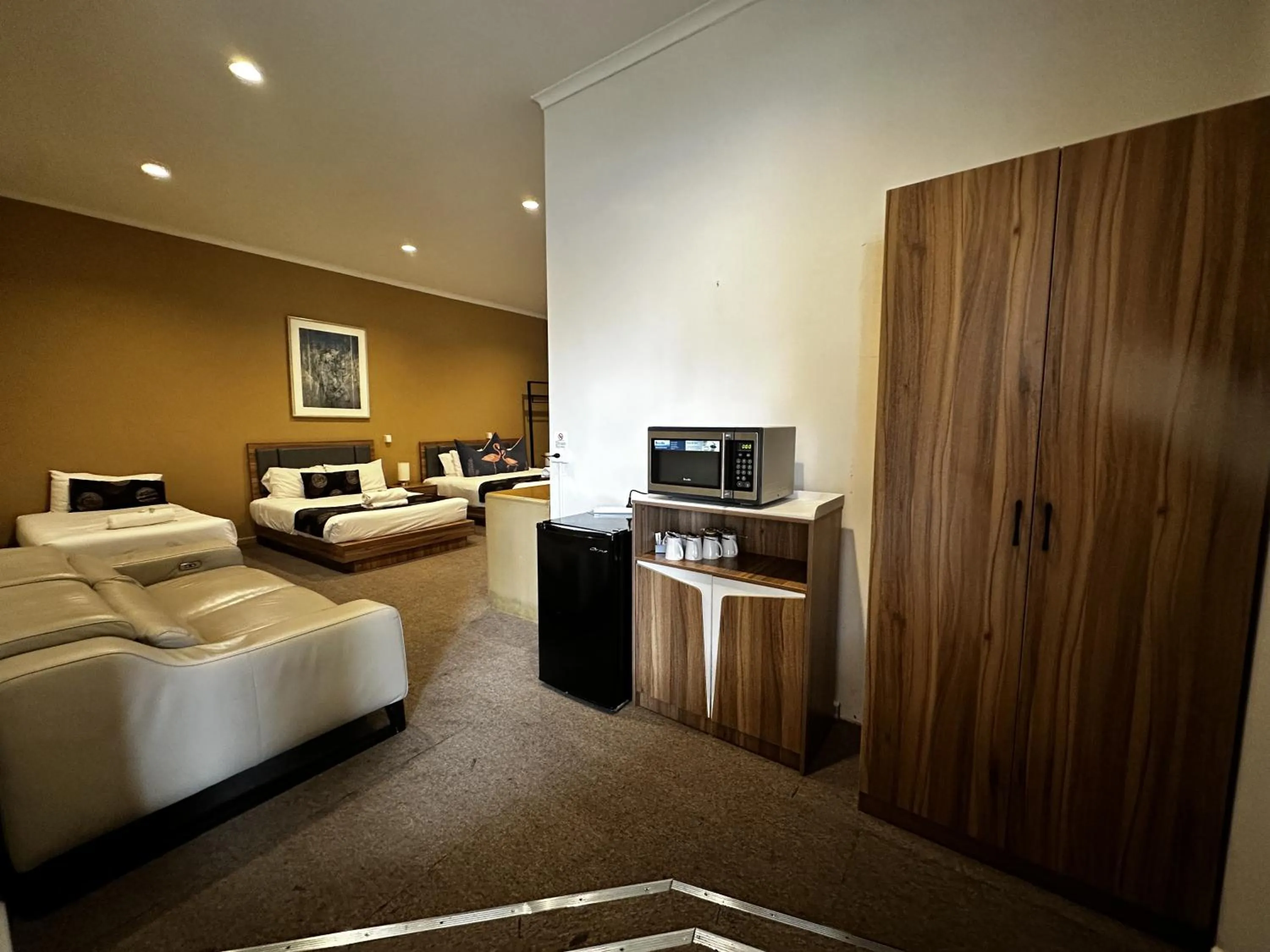 Bed in Greensborough Motel