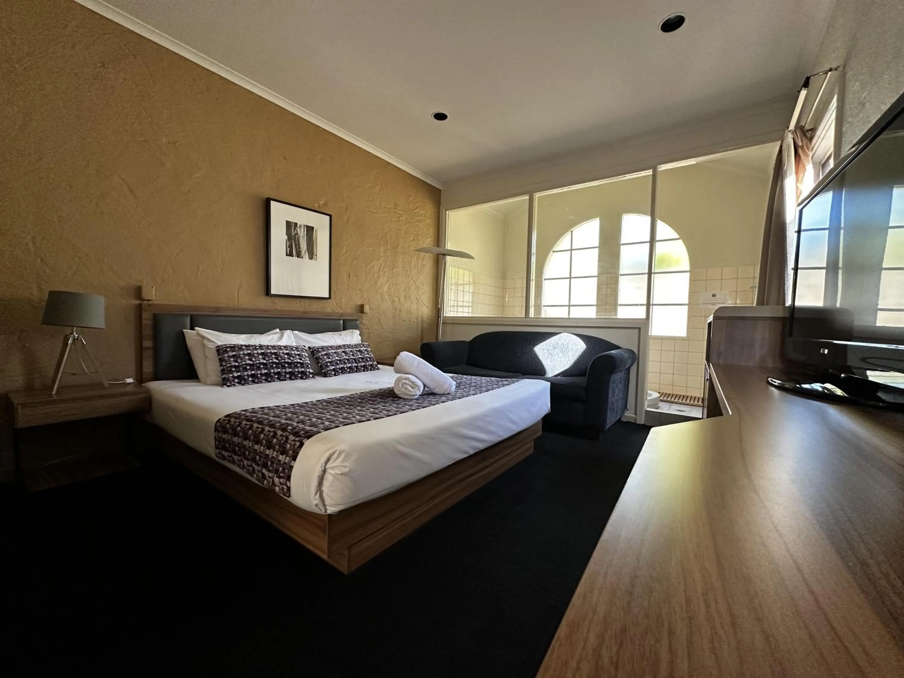 Bed in Greensborough Motel