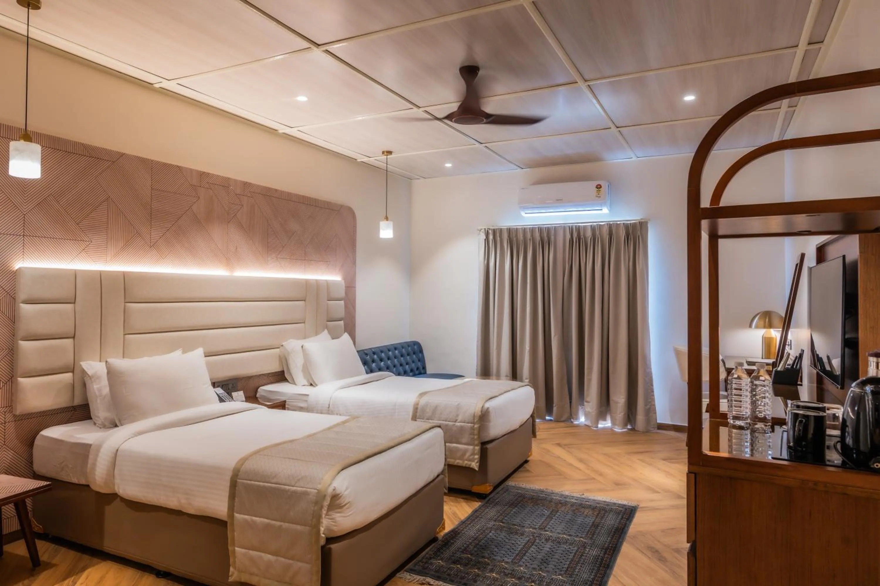 Coffee/tea facilities, Bed in Grand Hotel Mumbai - Ballard Estate, Fort