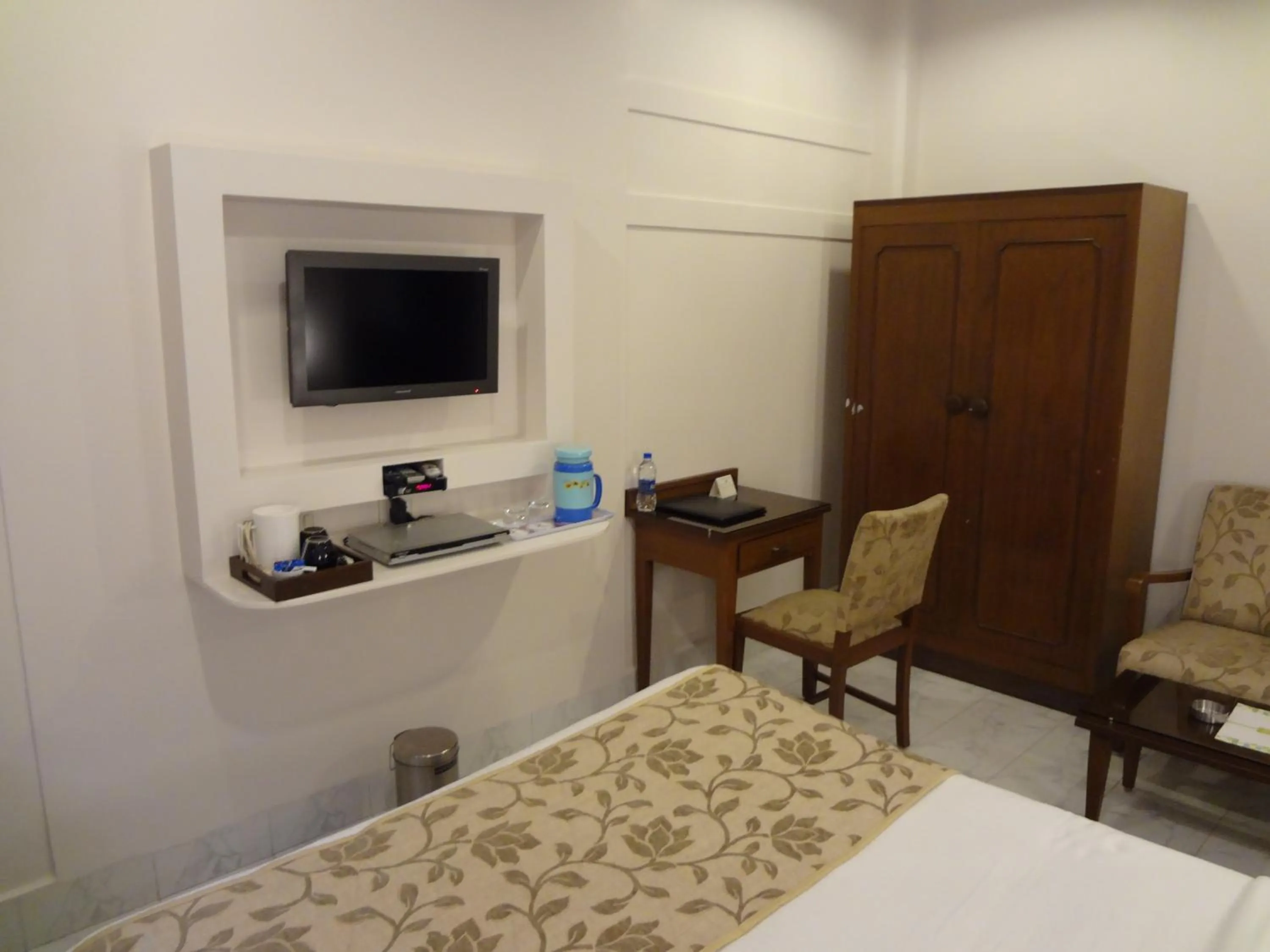 Decorative detail, Bed in Grand Hotel Mumbai - Ballard Estate, Fort