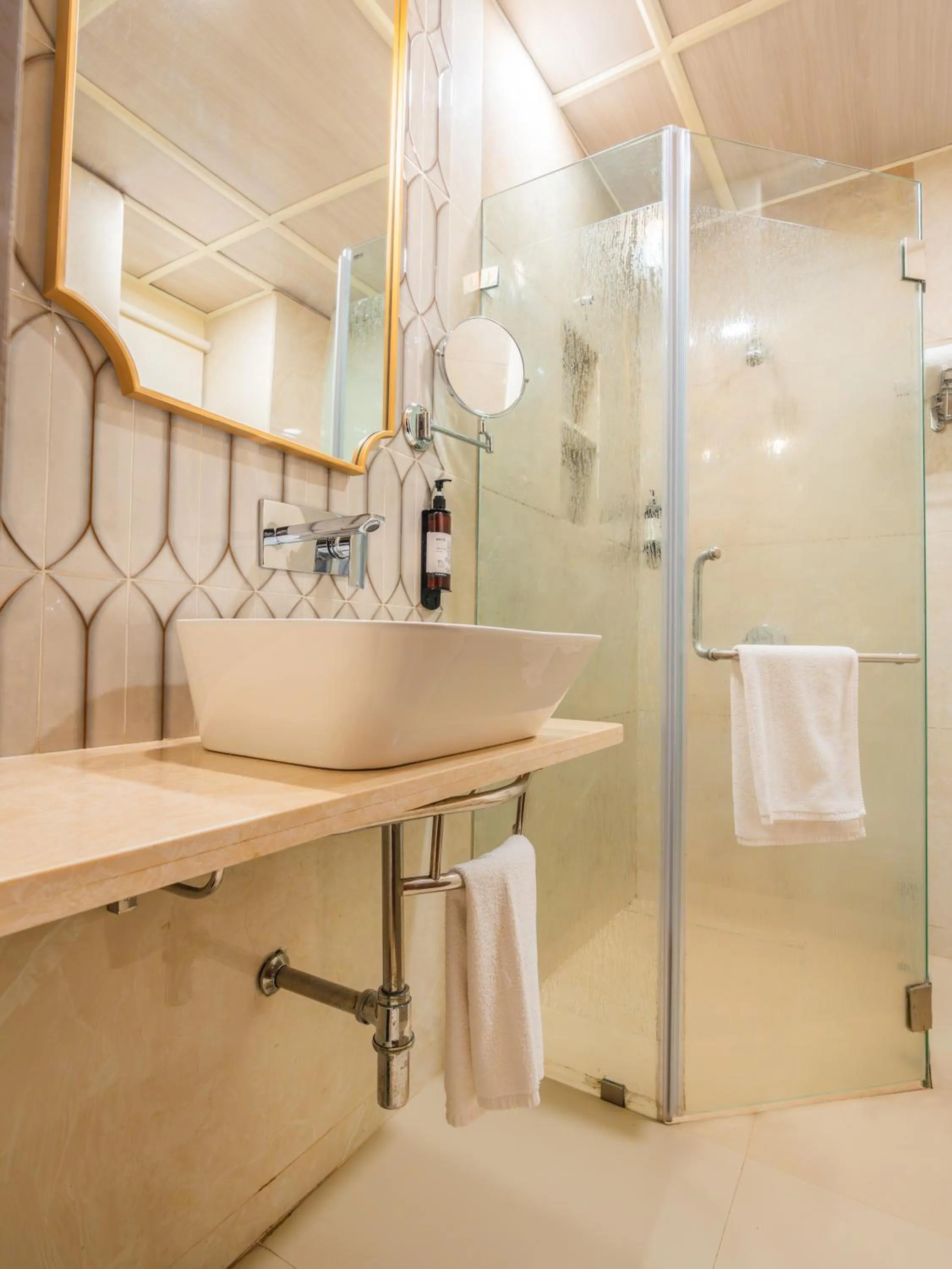 Bathroom in Grand Hotel Mumbai - Ballard Estate, Fort