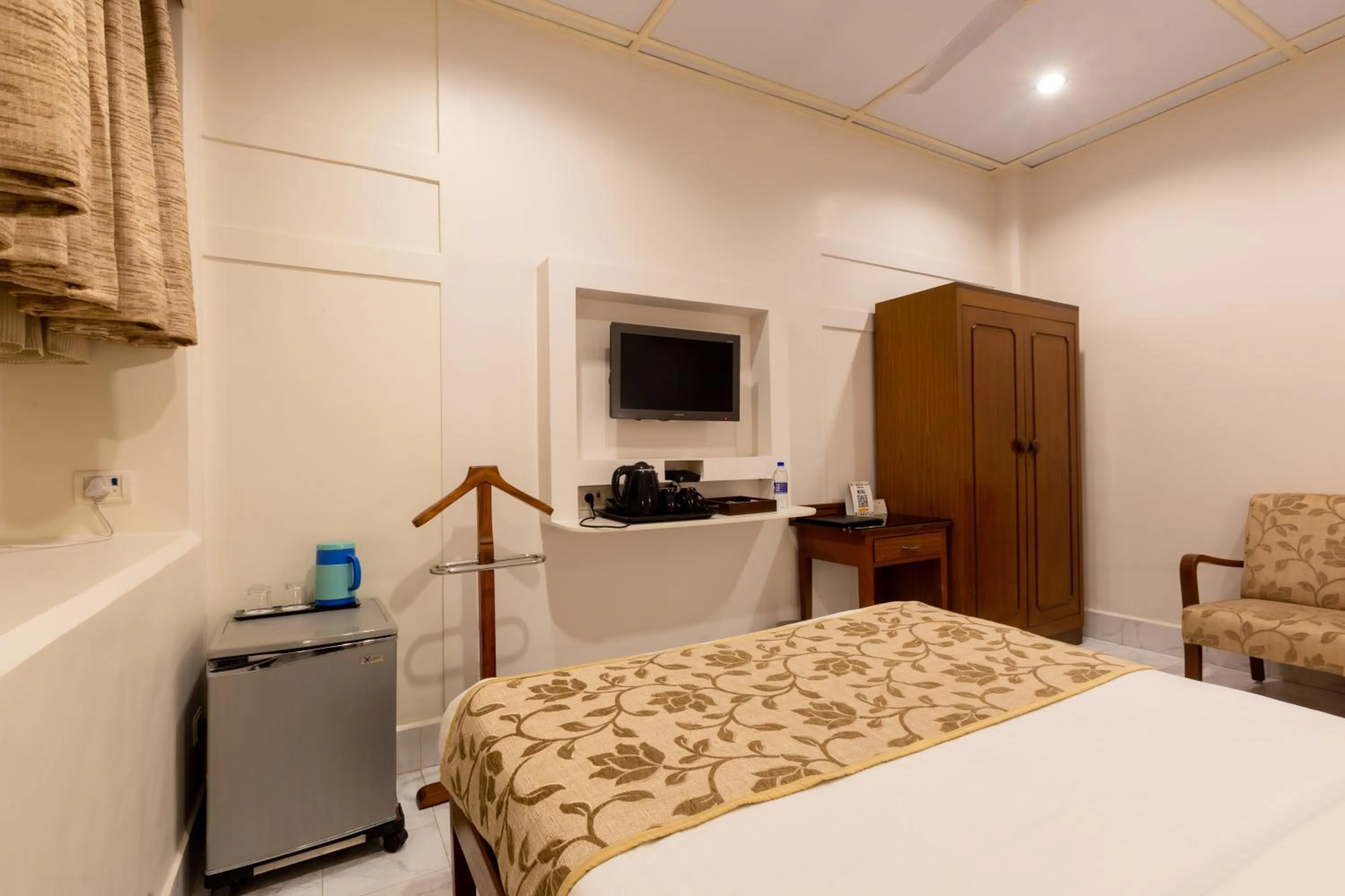 Bedroom, Bed in Grand Hotel Mumbai - Ballard Estate, Fort