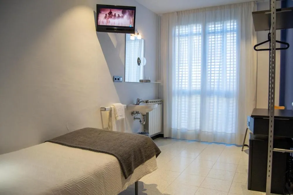 Photo of the whole room, Bed in Hostal Apolo