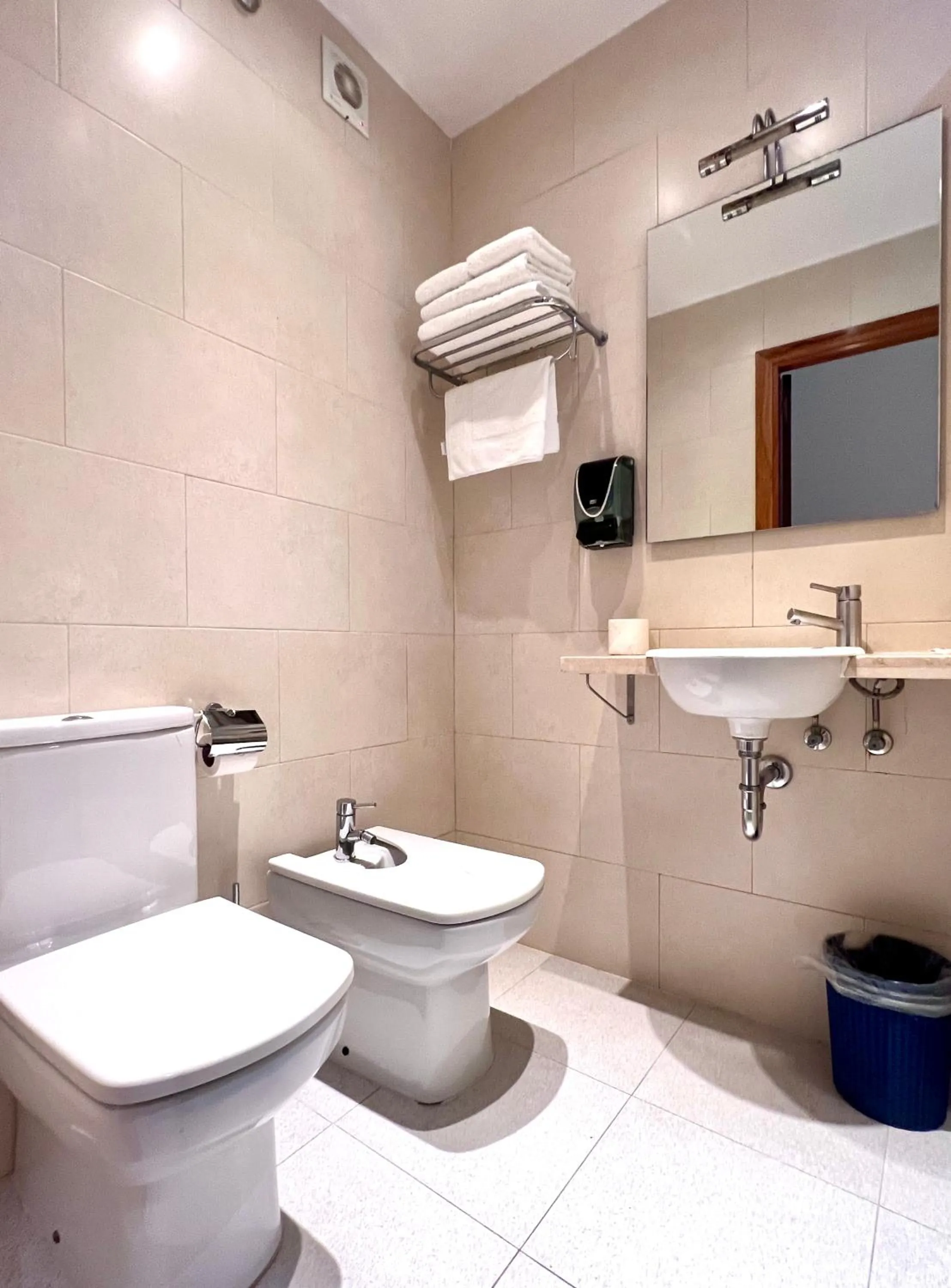 Bathroom in Hostal Apolo