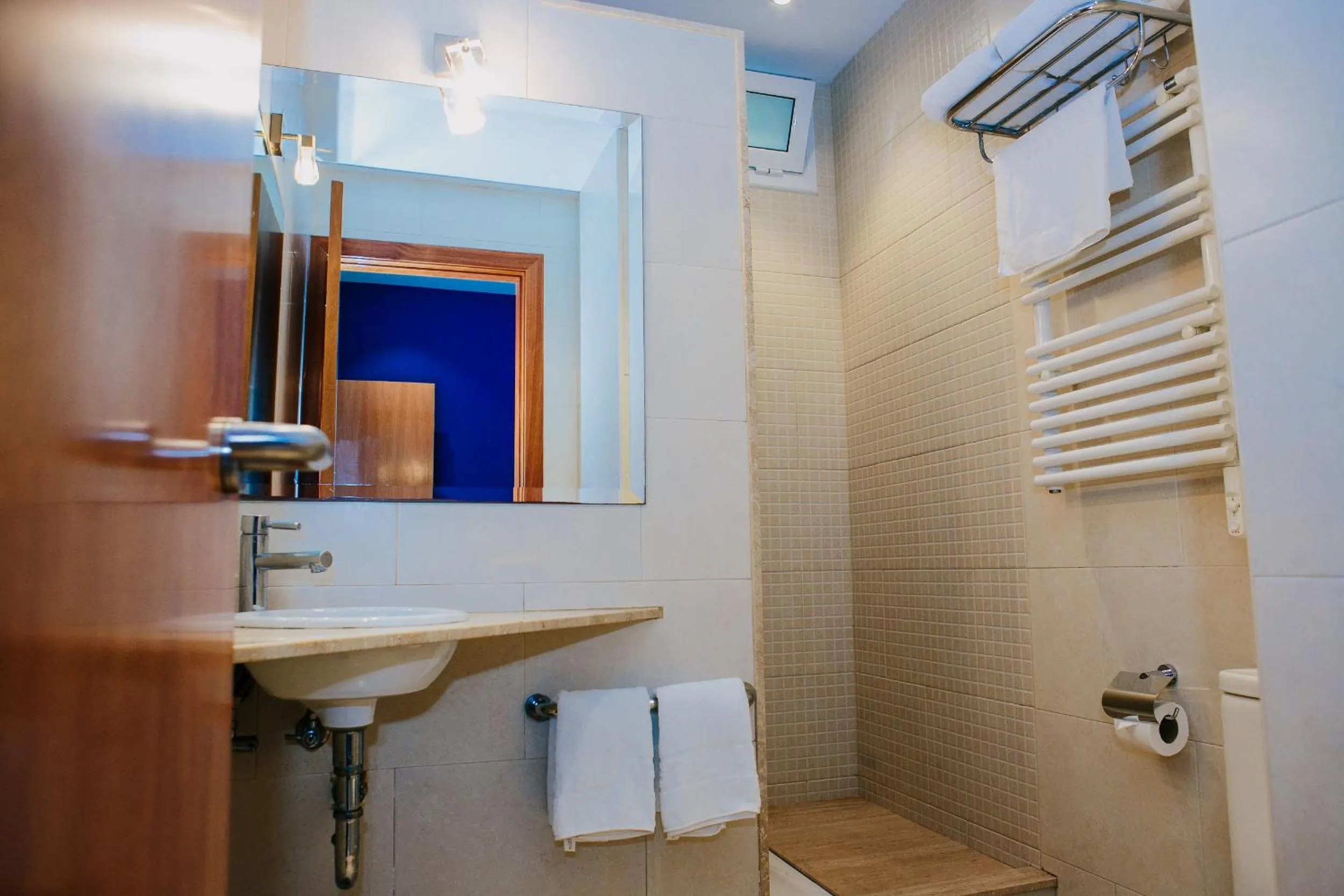 Bathroom in Hostal Apolo