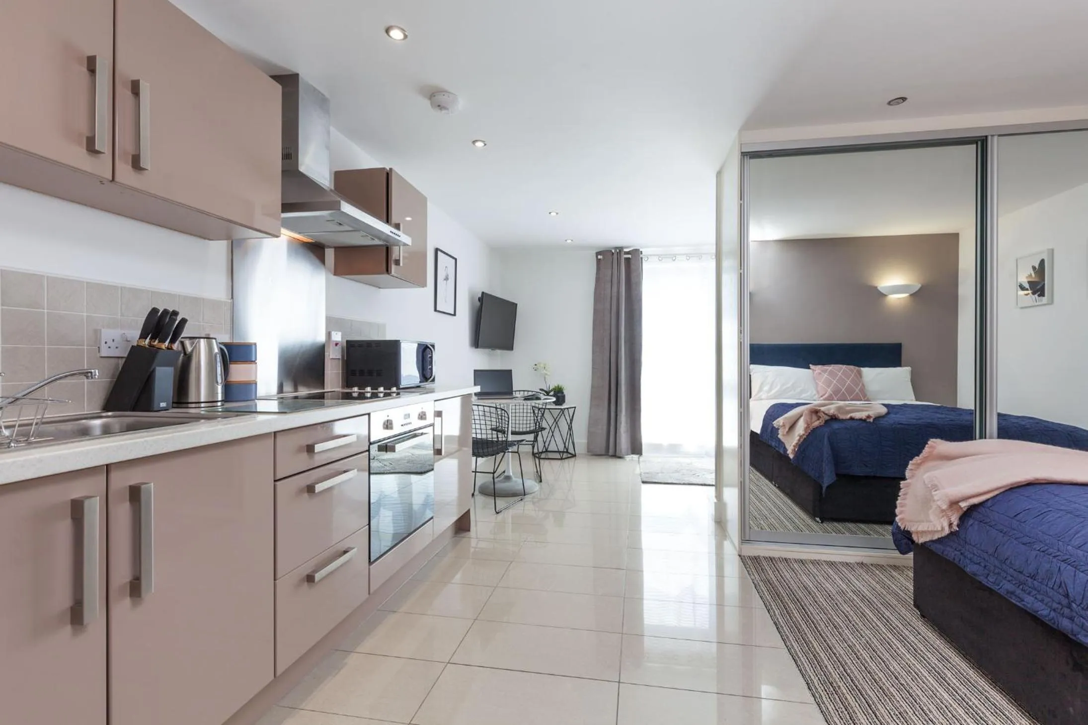 Kitchen or kitchenette, Bed in KSpace @ The Point