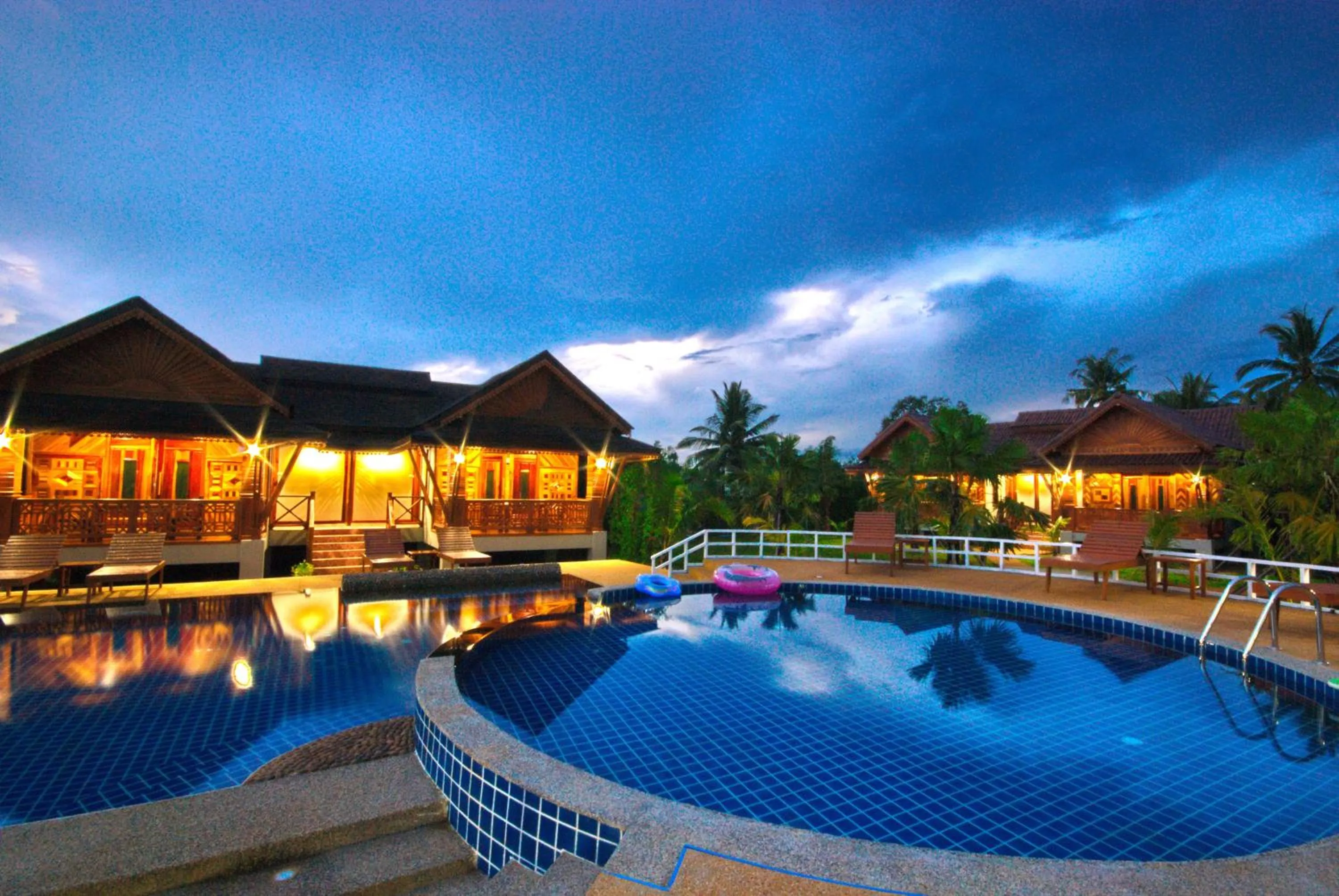 Swimming pool in Sangsawan Palace Khaolak Resort