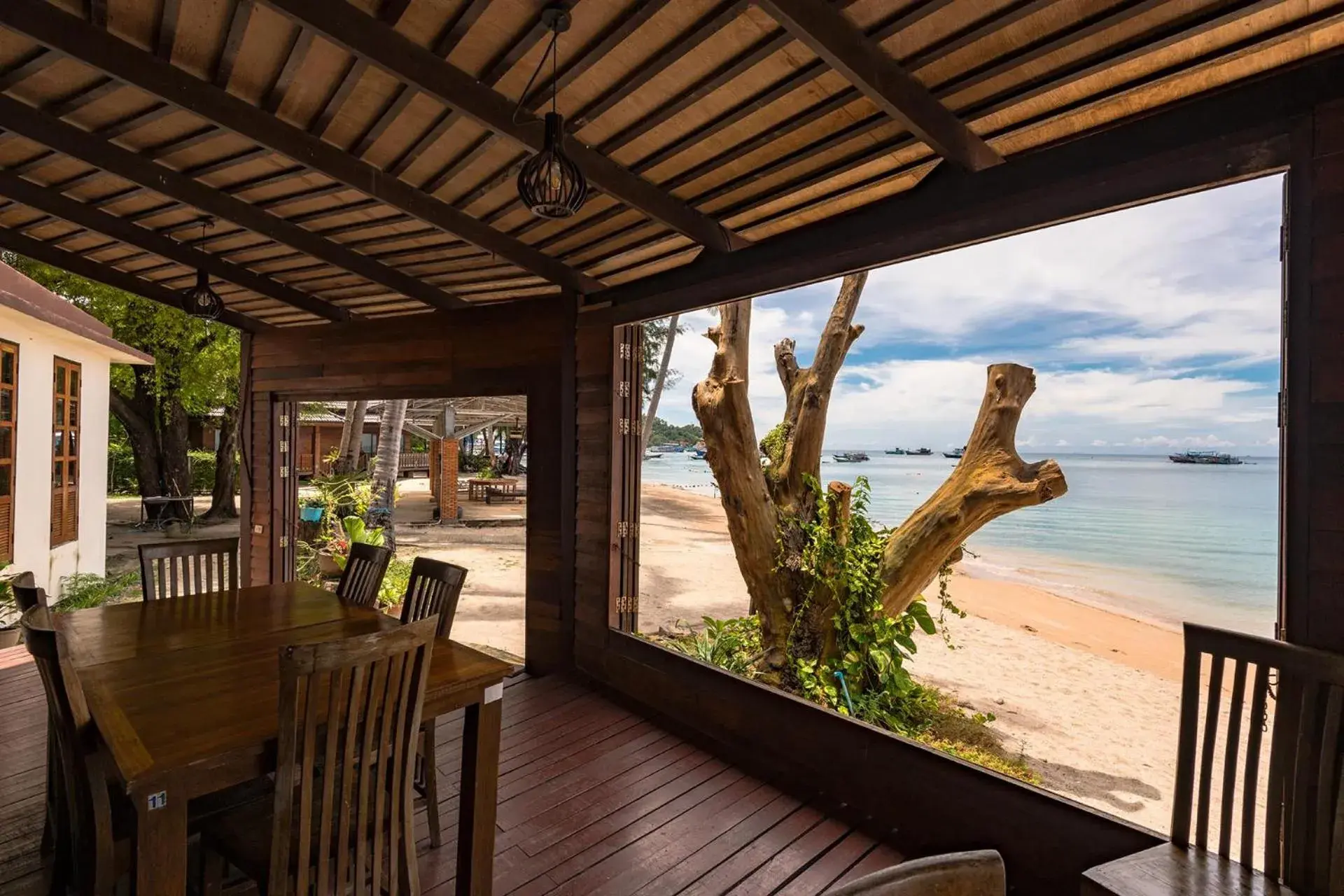 Restaurant/places to eat in Koh Tao Regal Resort - SHA Plus Restaurant/places to eat in Koh Tao Regal Resort - SHA Plus