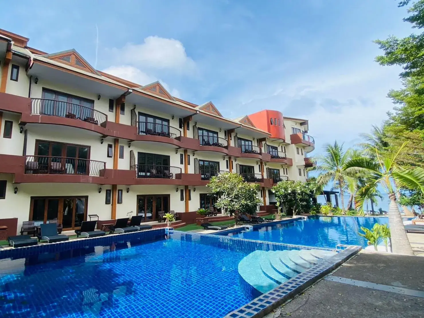 Pool view in Koh Tao Regal Resort - SHA Plus Pool view in Koh Tao Regal Resort - SHA Plus