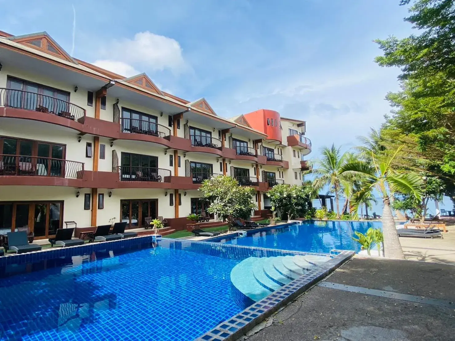Pool view in Koh Tao Regal Resort - SHA Plus Pool view in Koh Tao Regal Resort - SHA Plus