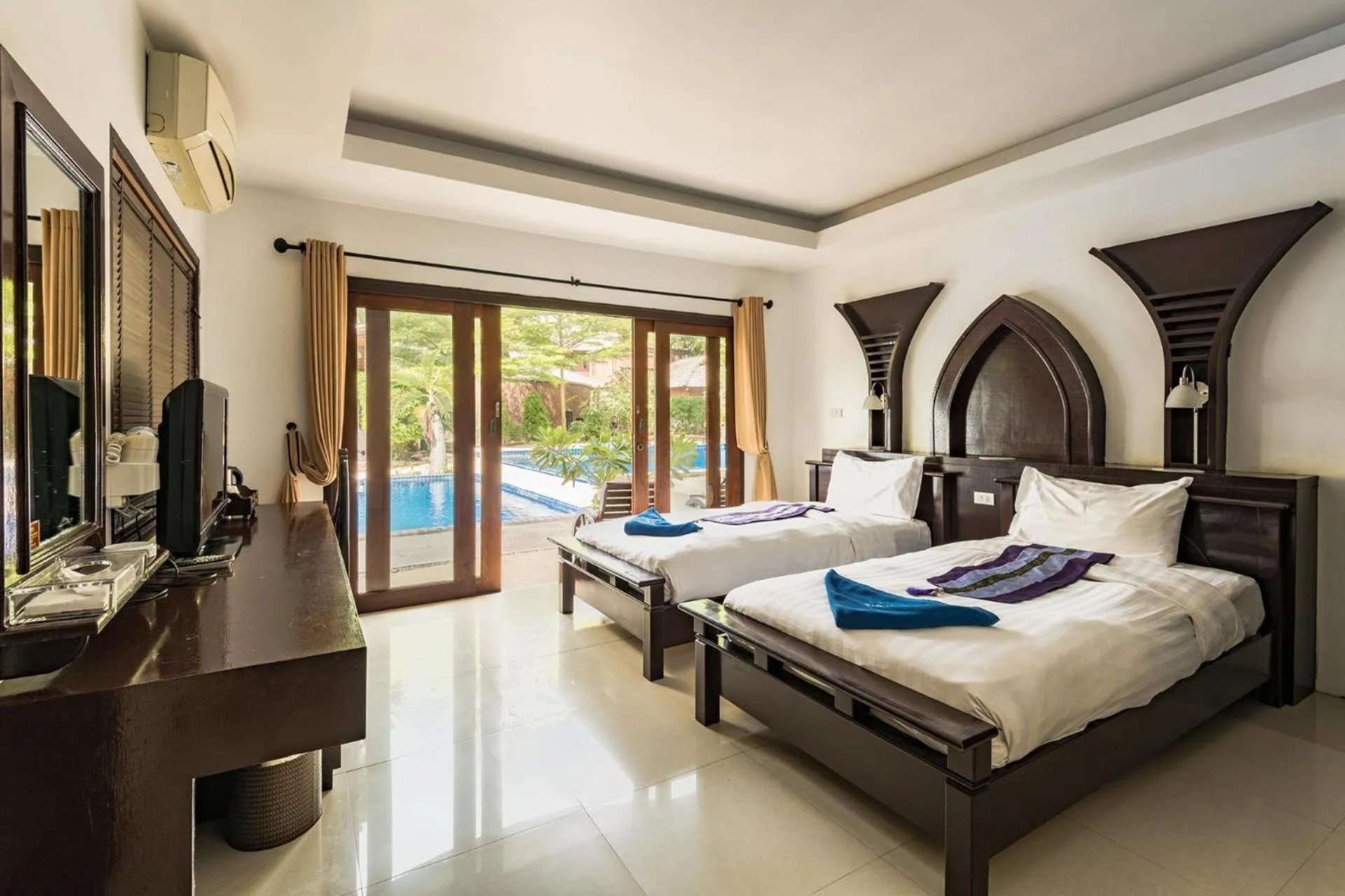 Photo of the whole room, Bed in Koh Tao Regal Resort - SHA Plus