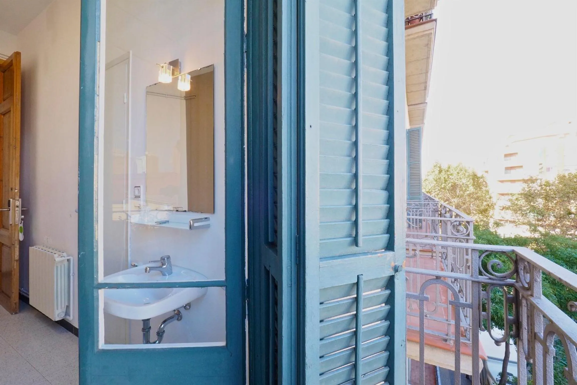 Day in Pensión Peiró