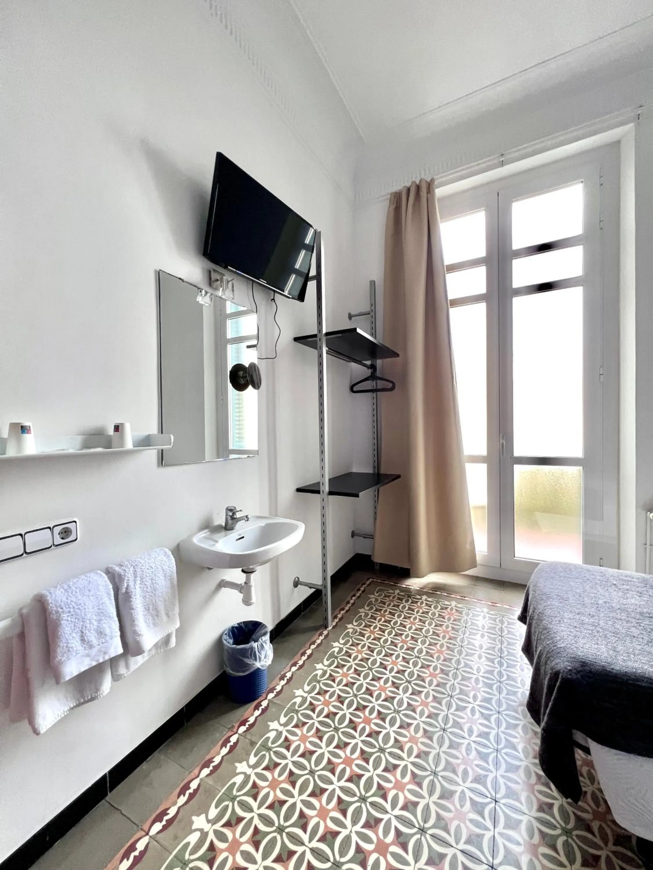 Photo of the whole room, Bed in Pensión Peiró