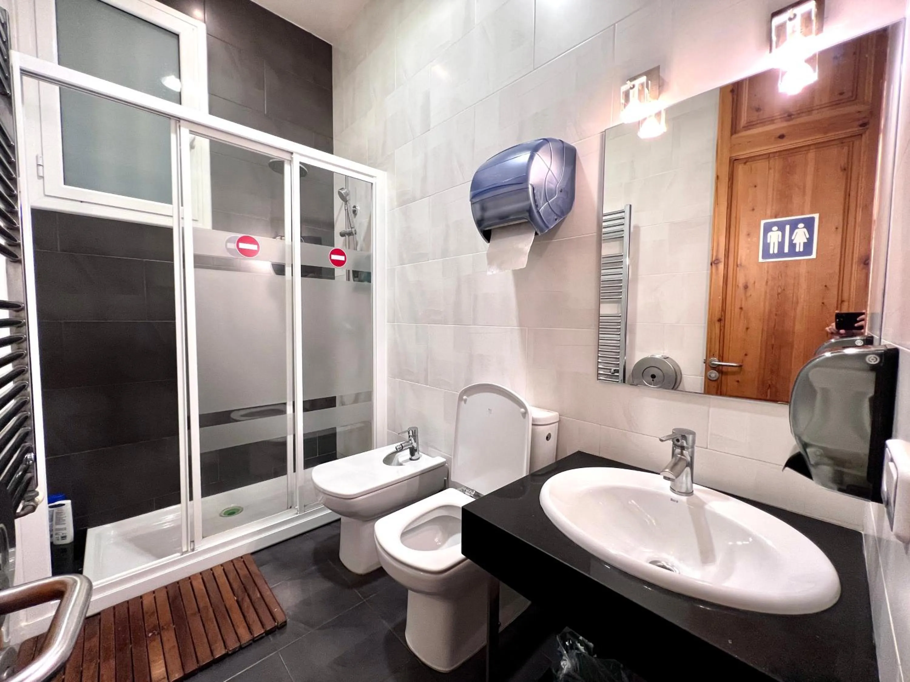 Bathroom in Pensión Peiró