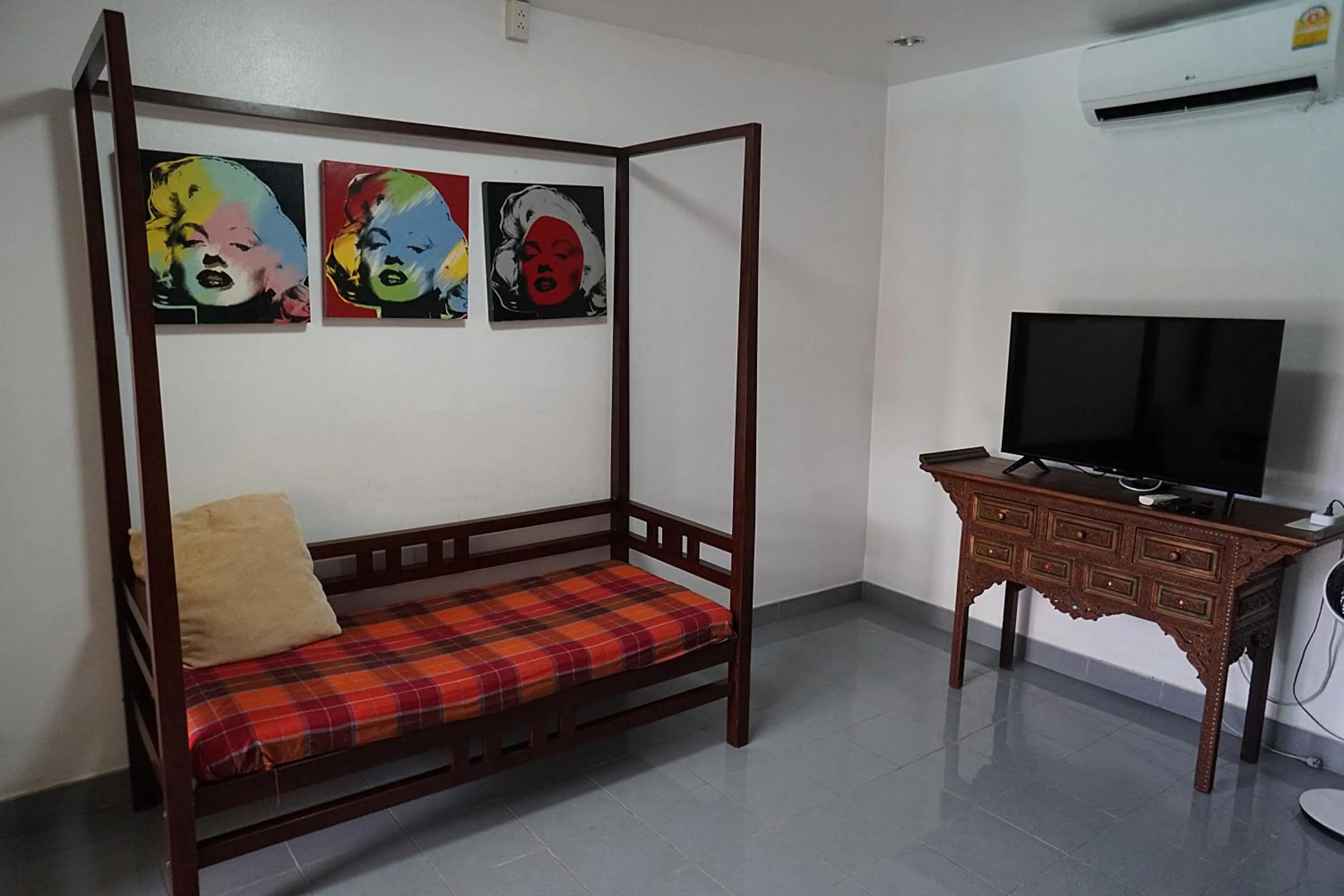 Bed in Udon Thai House Resort & Hotel