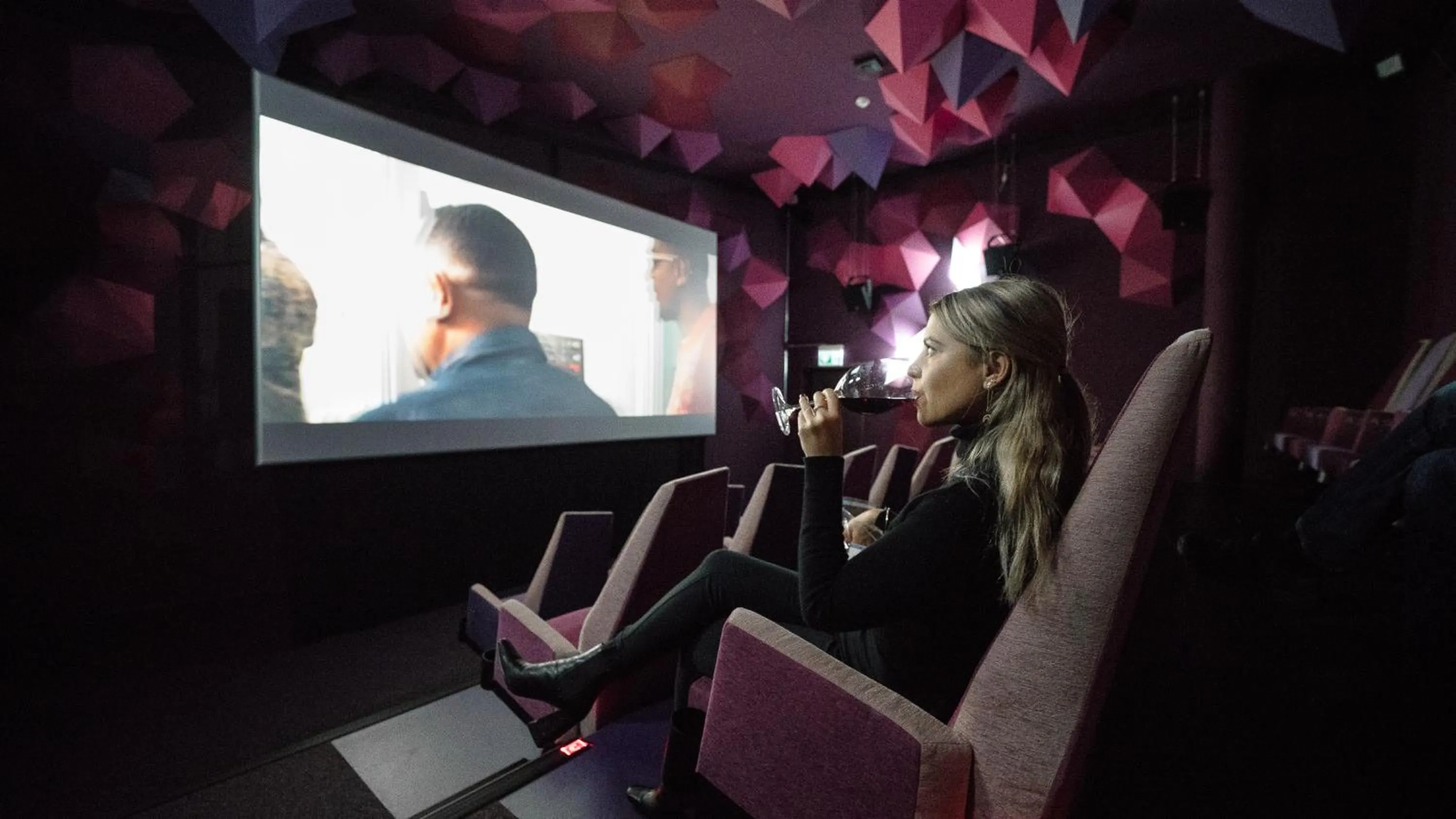 Evening entertainment in The Hide Flims Hotel