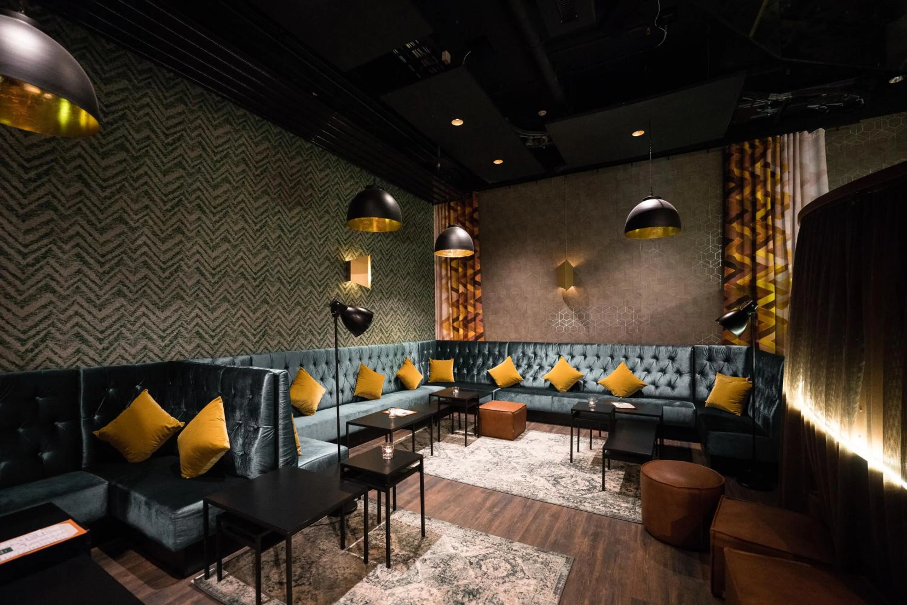 Lounge or bar in The Hide Flims Hotel