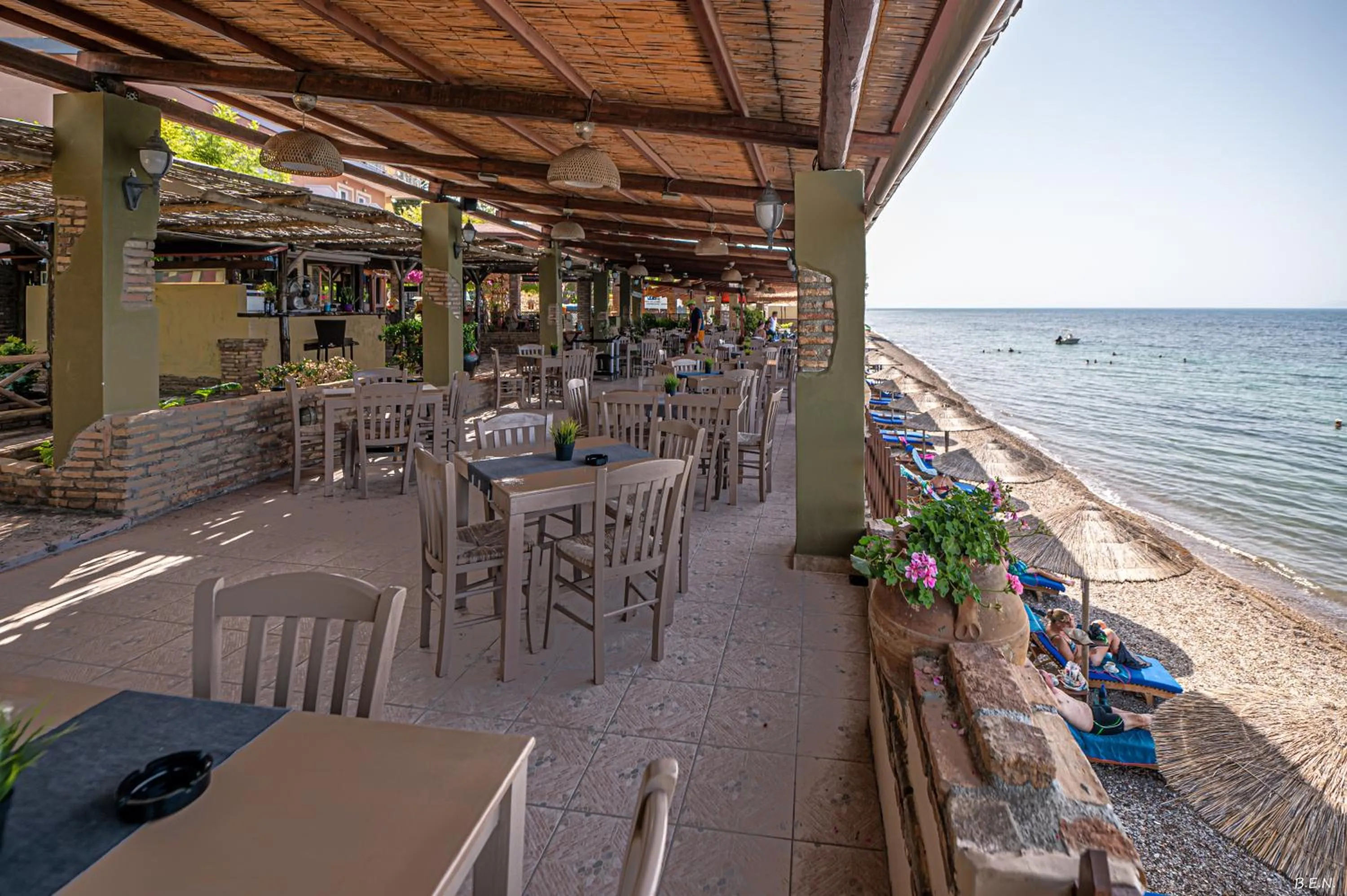 Restaurant/places to eat in Castella Beach