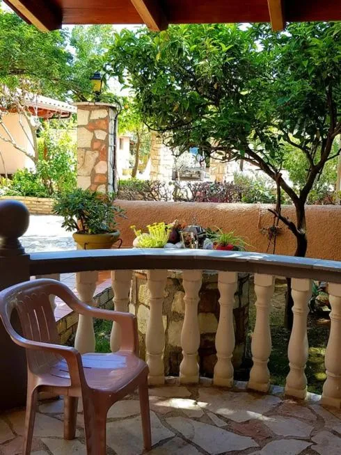 Garden view in Castella Beach